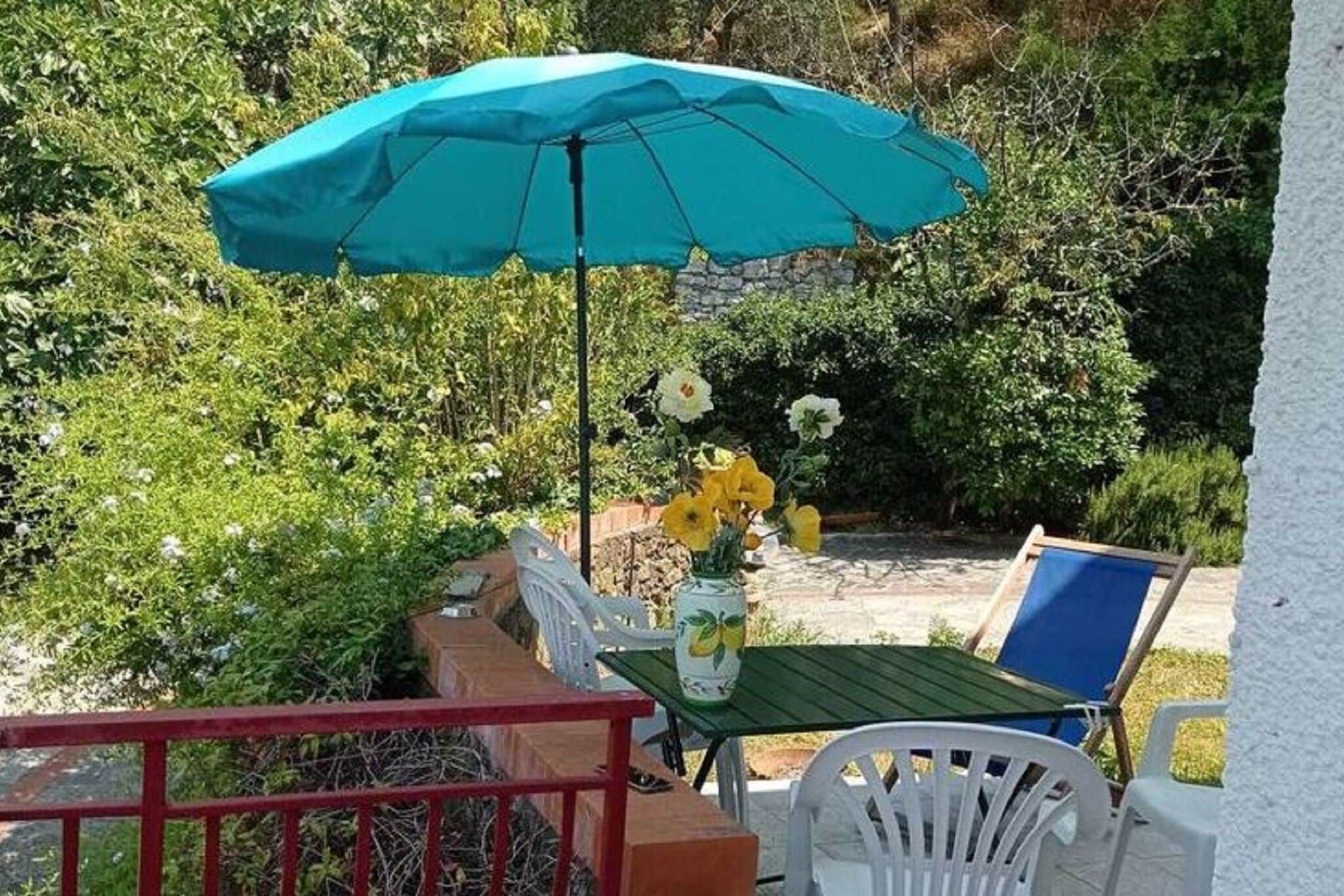 Komfortables Ferienhaus in Moneglia mit Garten