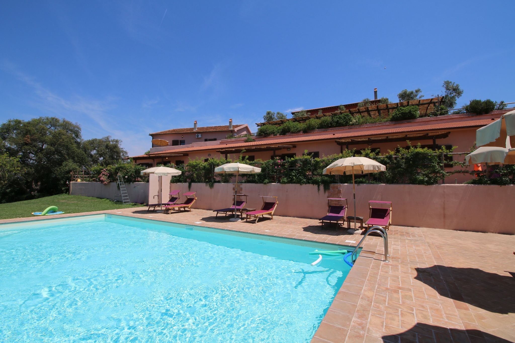 Ferme moderne à Montalto di Castro avec piscine