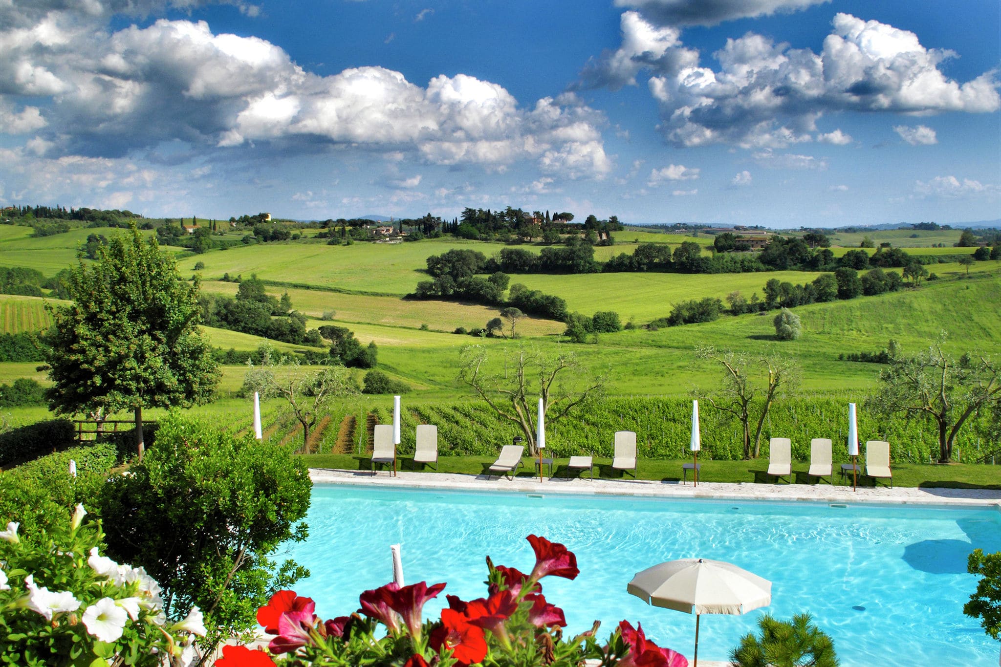 Villa, 12. Jahrh., in gediegener Landschaft in der Toskana