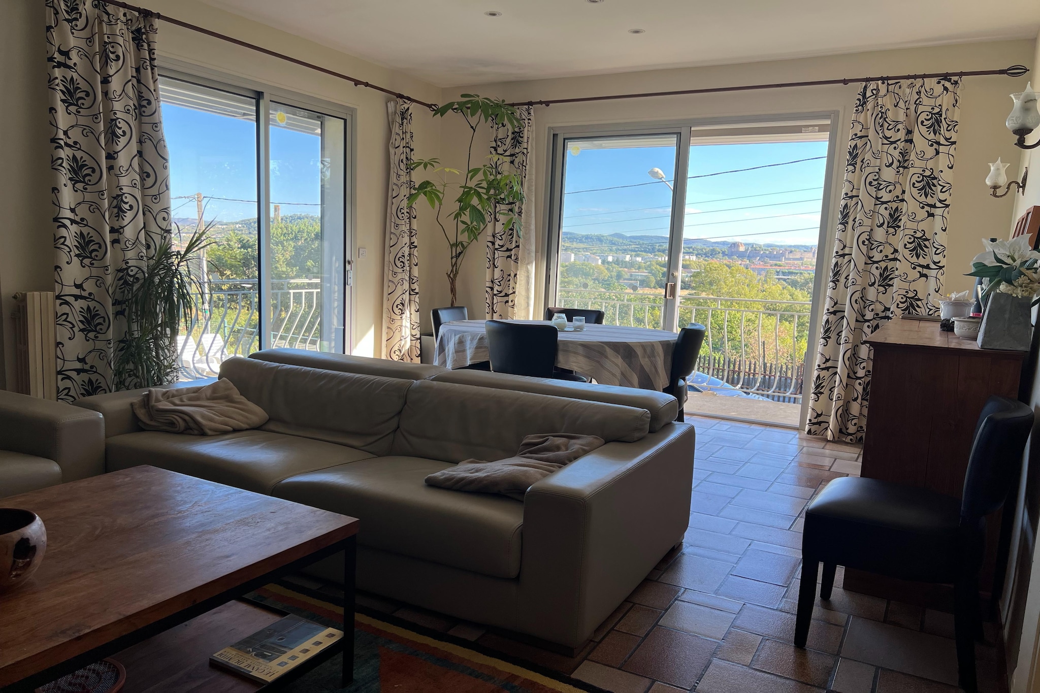 Beauregard - Living room