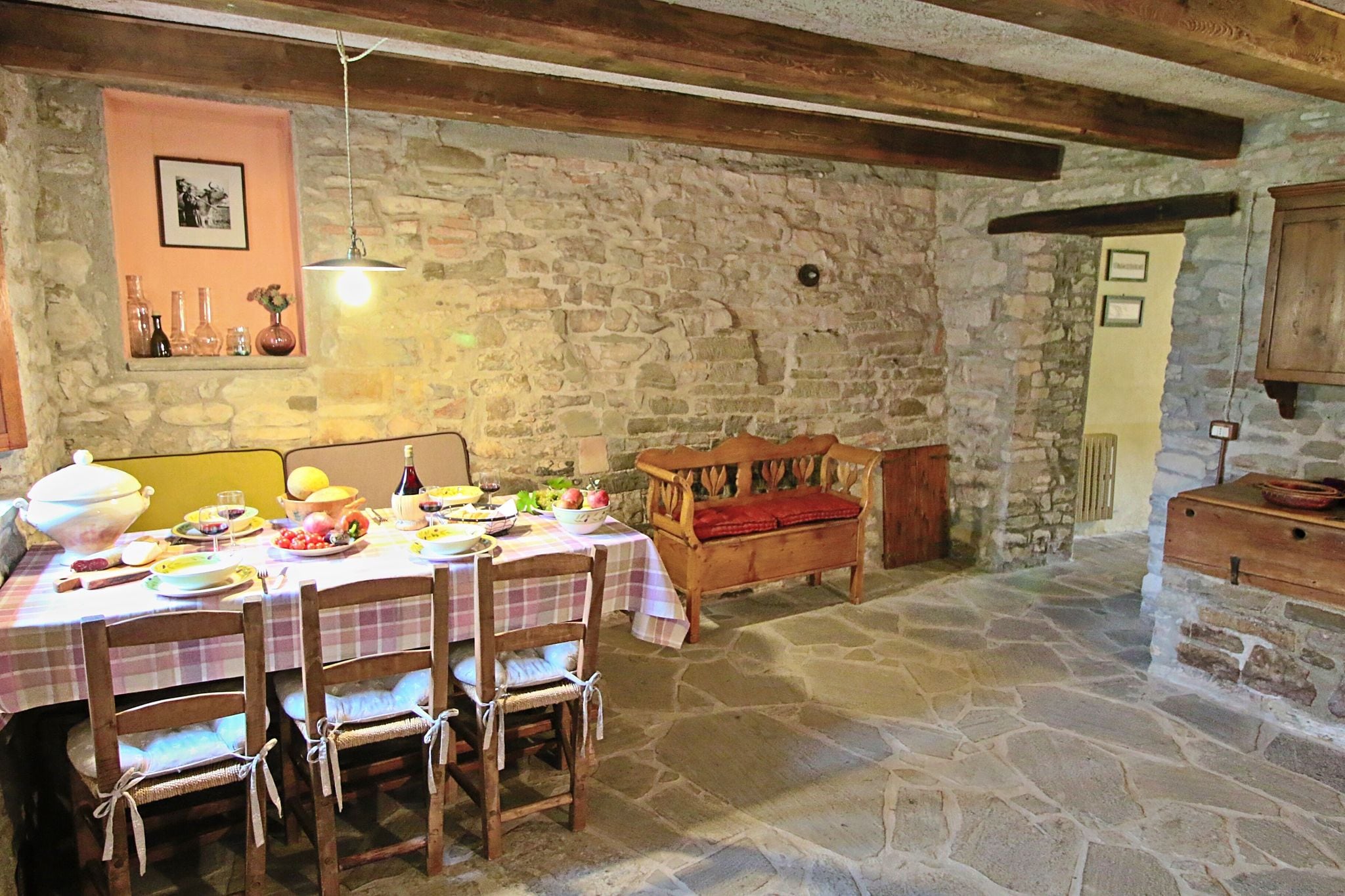 Farmhouse with pool in the hills, beautiful views, in the truffle area

