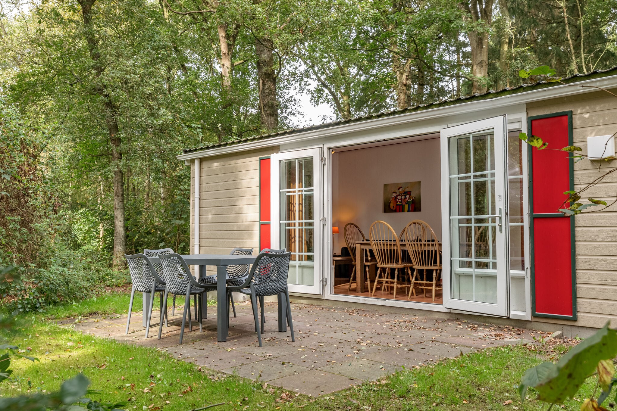 Cosy chalet with combi-microwave, next to a nature reserve