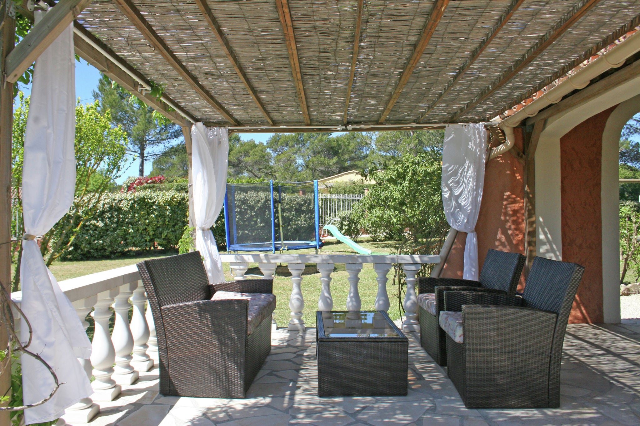 Grote villa met privézwembad en grote tuin in bosrijke natuur, stranden van Frejus op 15km