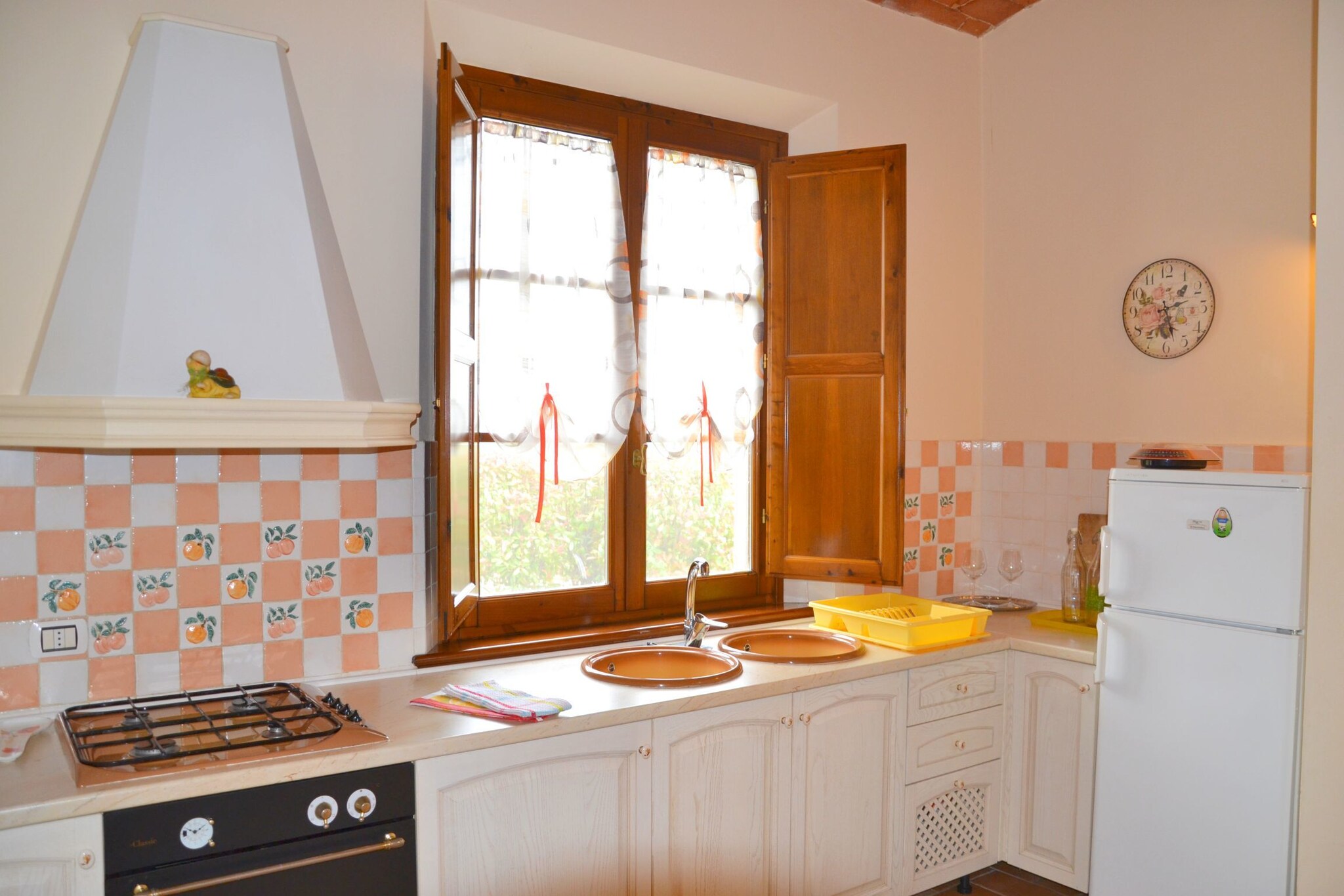 Ground floor: (Kitchen(cooker(4 ring stoves), oven(grill-oven), fridge-freezer), terrace)\n\nOn the 1st floor: (Living room(double sofa bed, TV(satellite)), bedroom(double bed), bedroom(bunk bed), bathroom(shower, washbasin, toilet))\n\nBubble bath, shower, heating(central), garden, garden furniture, sun loungers, BBQ, parking, parasol, swimming pool(shared with other guests, 13 x 6 m., opened from May upto and including Sep), boules court, play equipment, table tennis table, 6x bicycles available, children\'s bed, high chair, stair gate