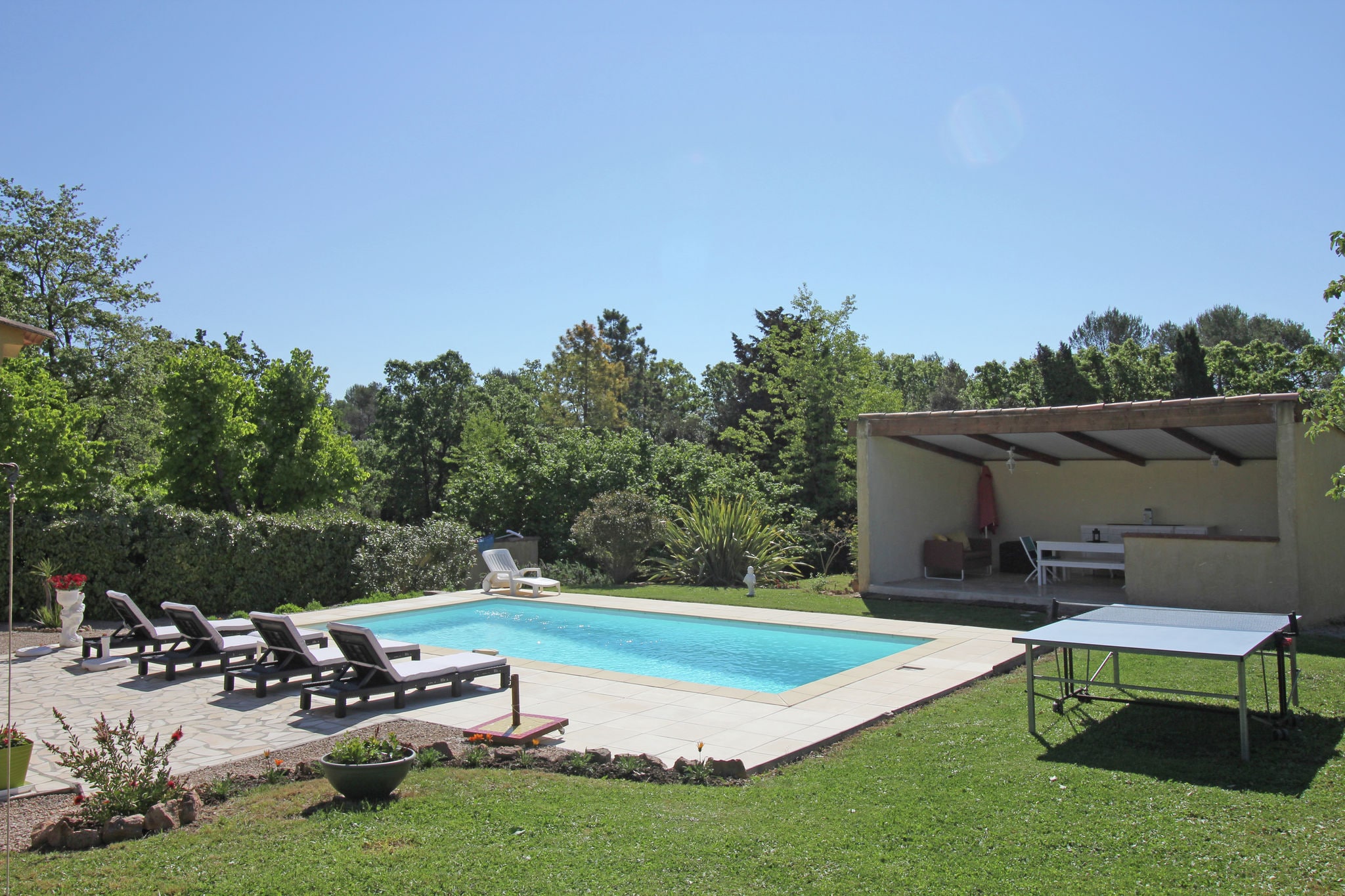 Villa adaptée aux enfants à Bagnols-en-Forêt, piscine privée