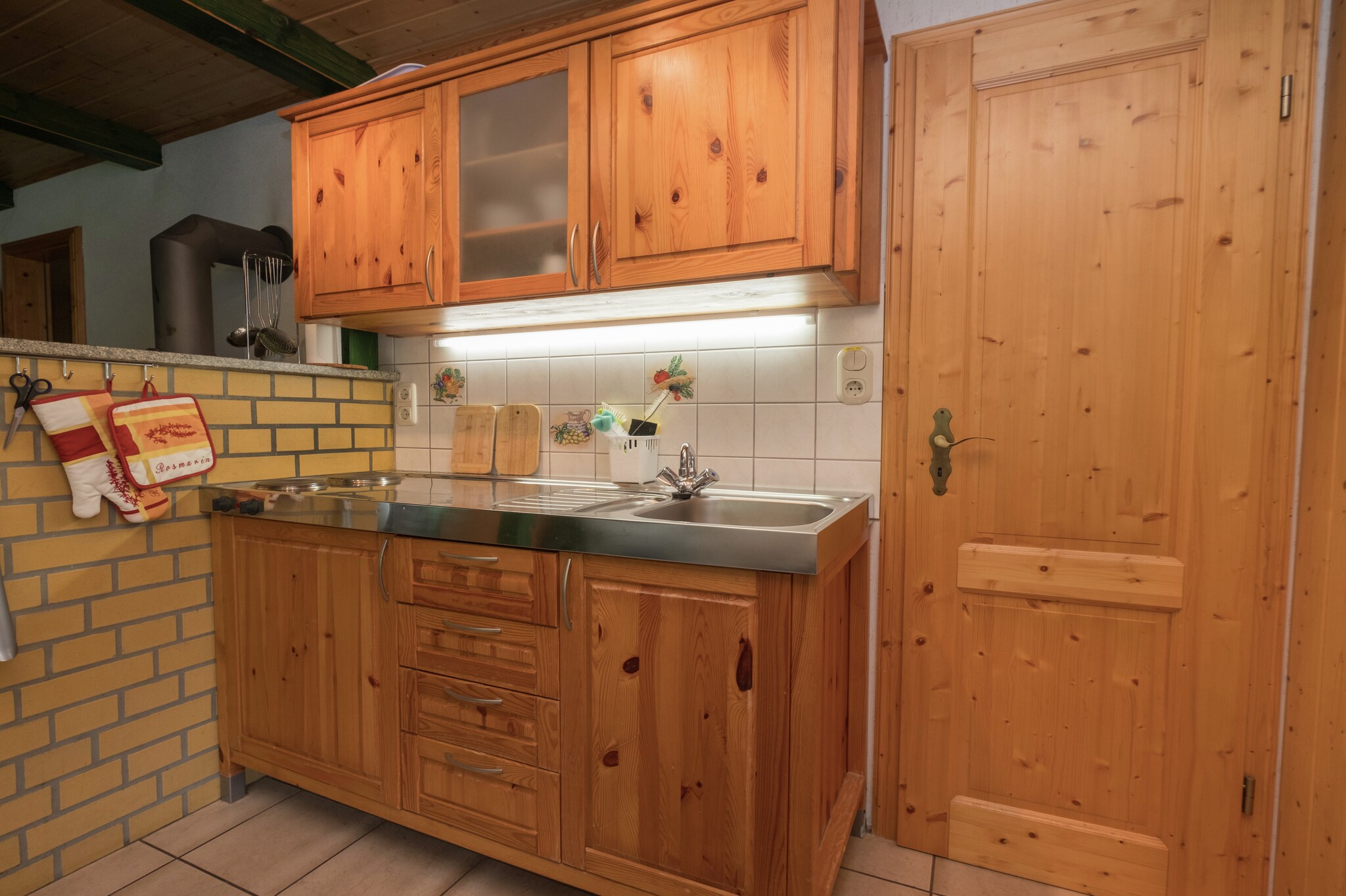 Ground floor: (Entrance, hall, open kitchen(toaster, cooker(2 ring stoves, electric), coffee machine, microwave, fridge(+ freezer)), Living/diningroom(TV(cable), dining table, stove(wood), DVD player, radio, stereo unit), bedroom(double loft bed), walk-through bedroom(2x single bed), bathroom(shower, washbasin, toilet))\n\ncot, heating(electric, wood), terrace(20 m2), garden(shared with other guests, partially fenced, 500 m2), bicycle storage, garden furniture, BBQ(charcoal), parking, deckchairs, parasol, changing mat, sand pit, bicycles available, high chair