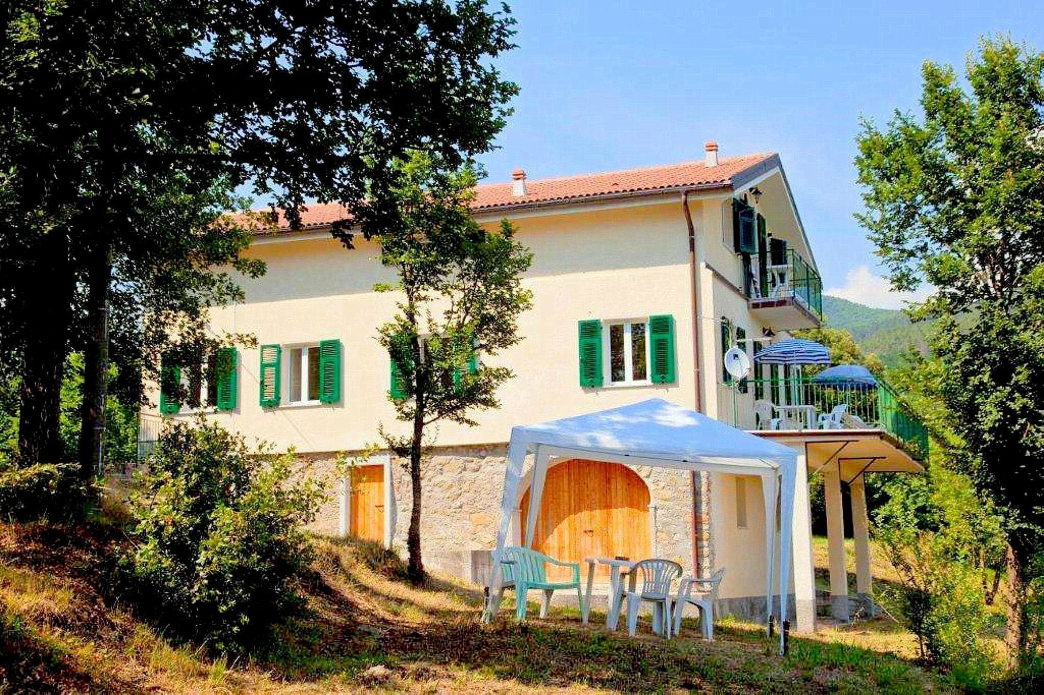 Geräumiges Ferienhaus in Sesta Godano mit Garten