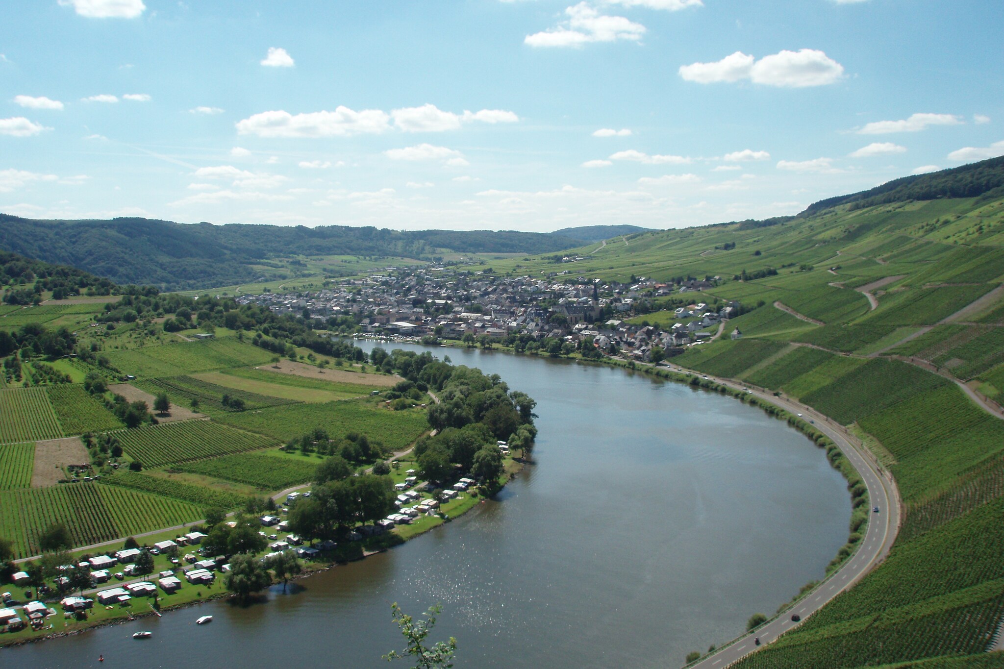Weingut Kirch-Gebieden zomer 1km