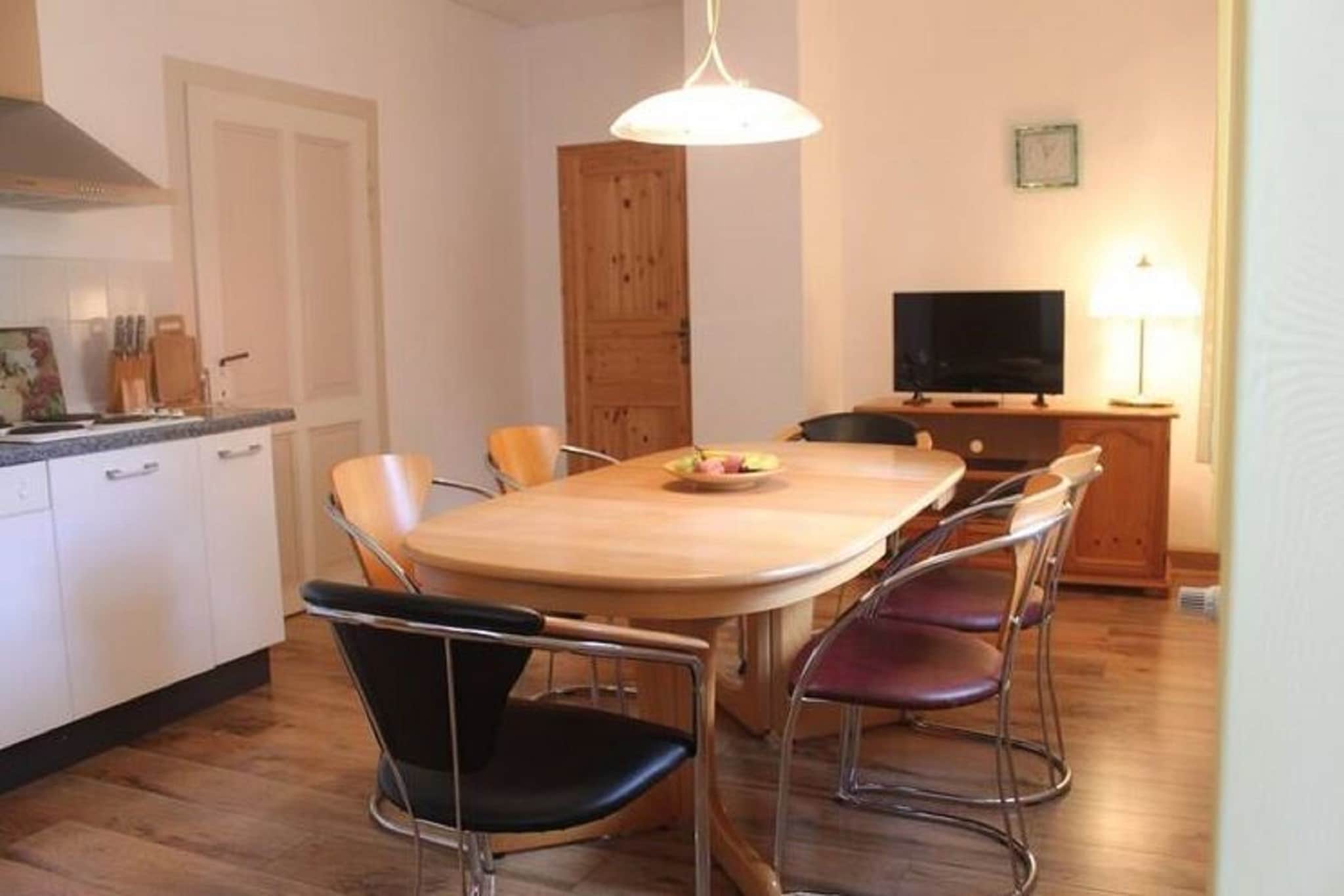 Ground floor: (Entrance, recreation room)\n\nOn the 1st floor: (Large kitchen(TV(cable), dining table, radio, toaster, cooker(4 ring stoves), coffee machine(filter), microwave, dishwasher, fridge), bedroom(2x single bed), bedroom(bunk bed), bedroom(double bed, TV(cable), radio), bathroom(shower, washbasin, toilet), bathroom(shower, washbasin, toilet))\n\nheating(central, gas), garden(shared with the owner , partially fenced, 1500 m2), bicycle storage, garden furniture, BBQ(charcoal), parking, deckchairs, table tennis table