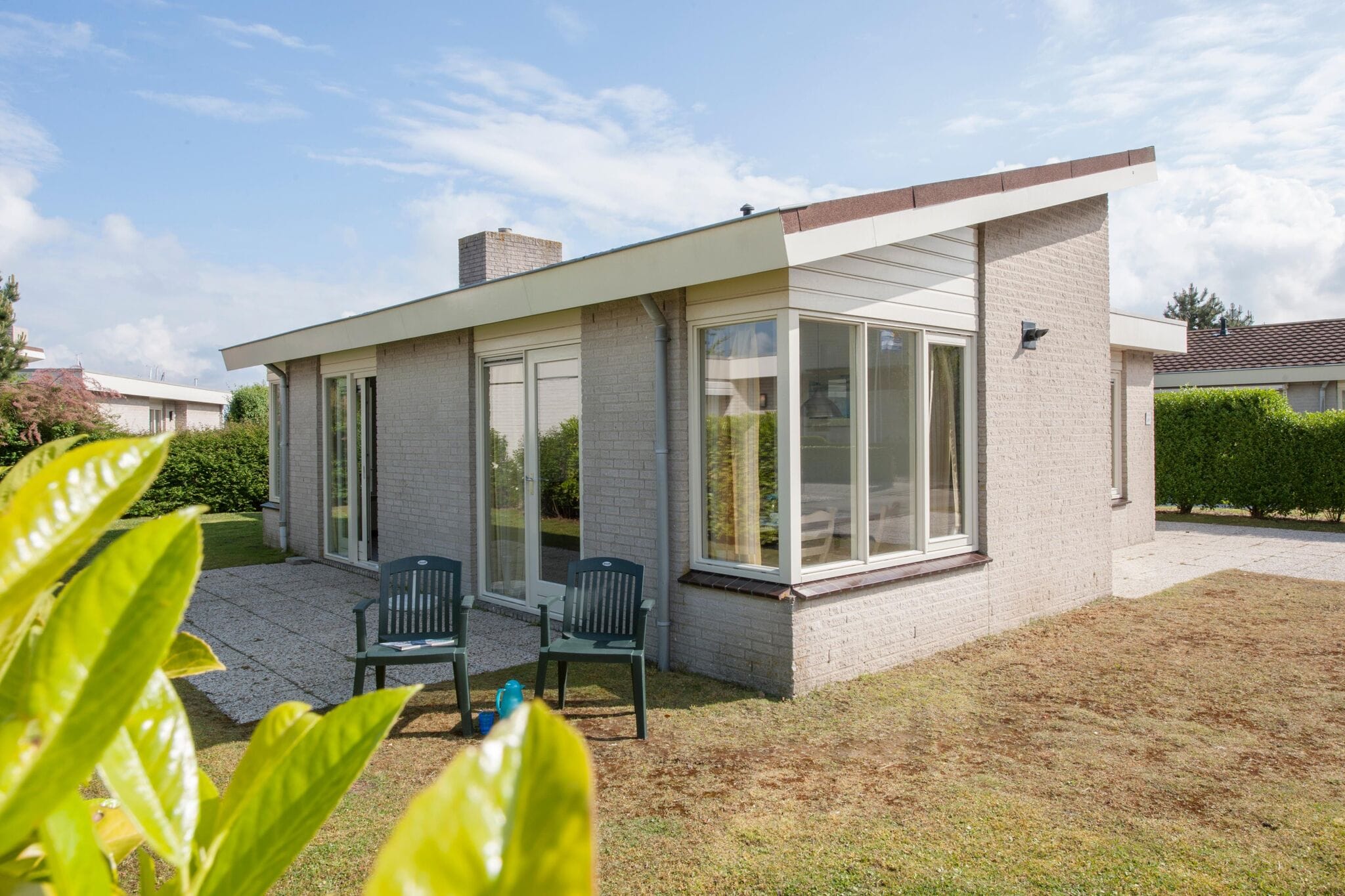 Detached bungalow, in a holiday park within walking distance of the beach