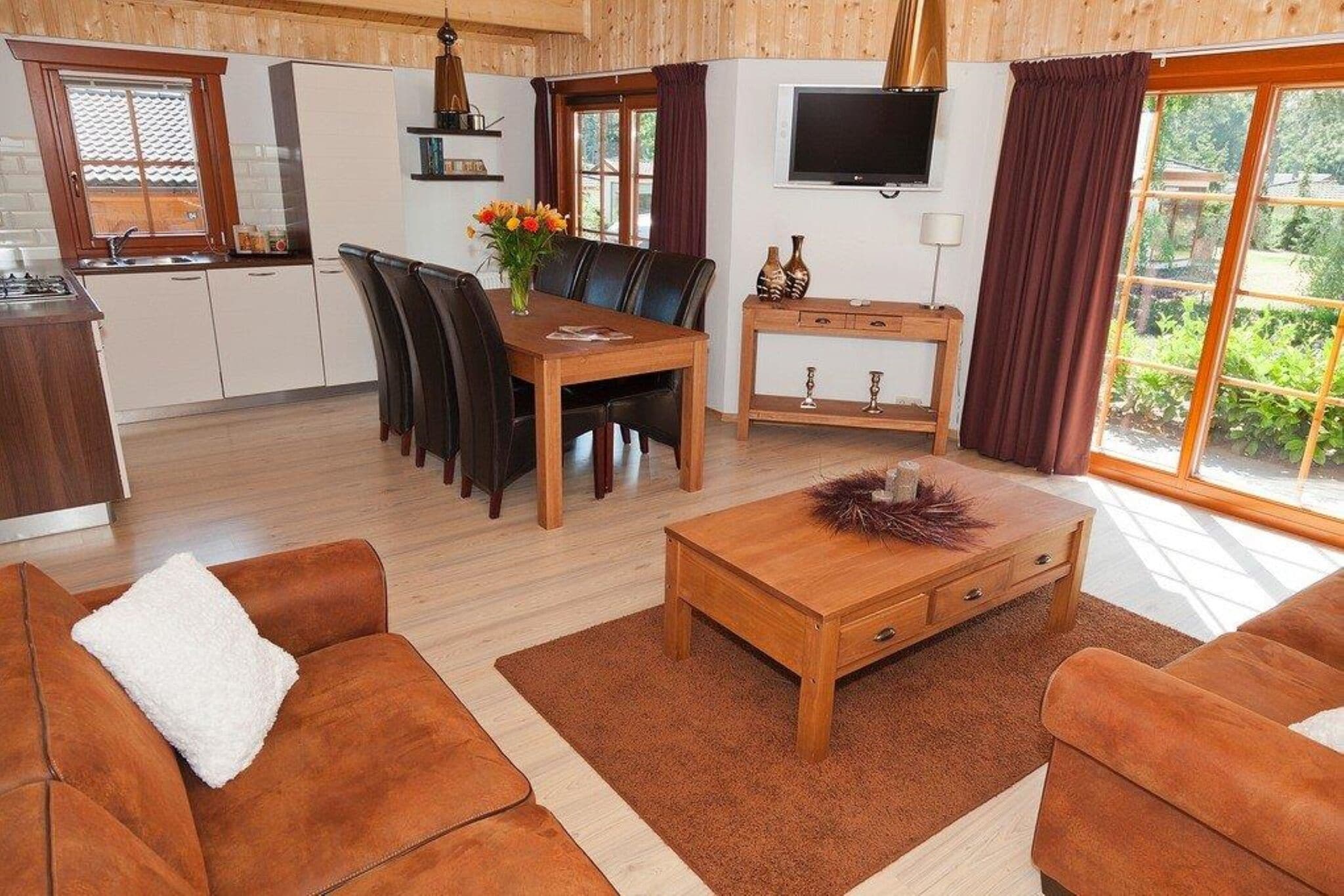 Wooden chalet with combi-microwave