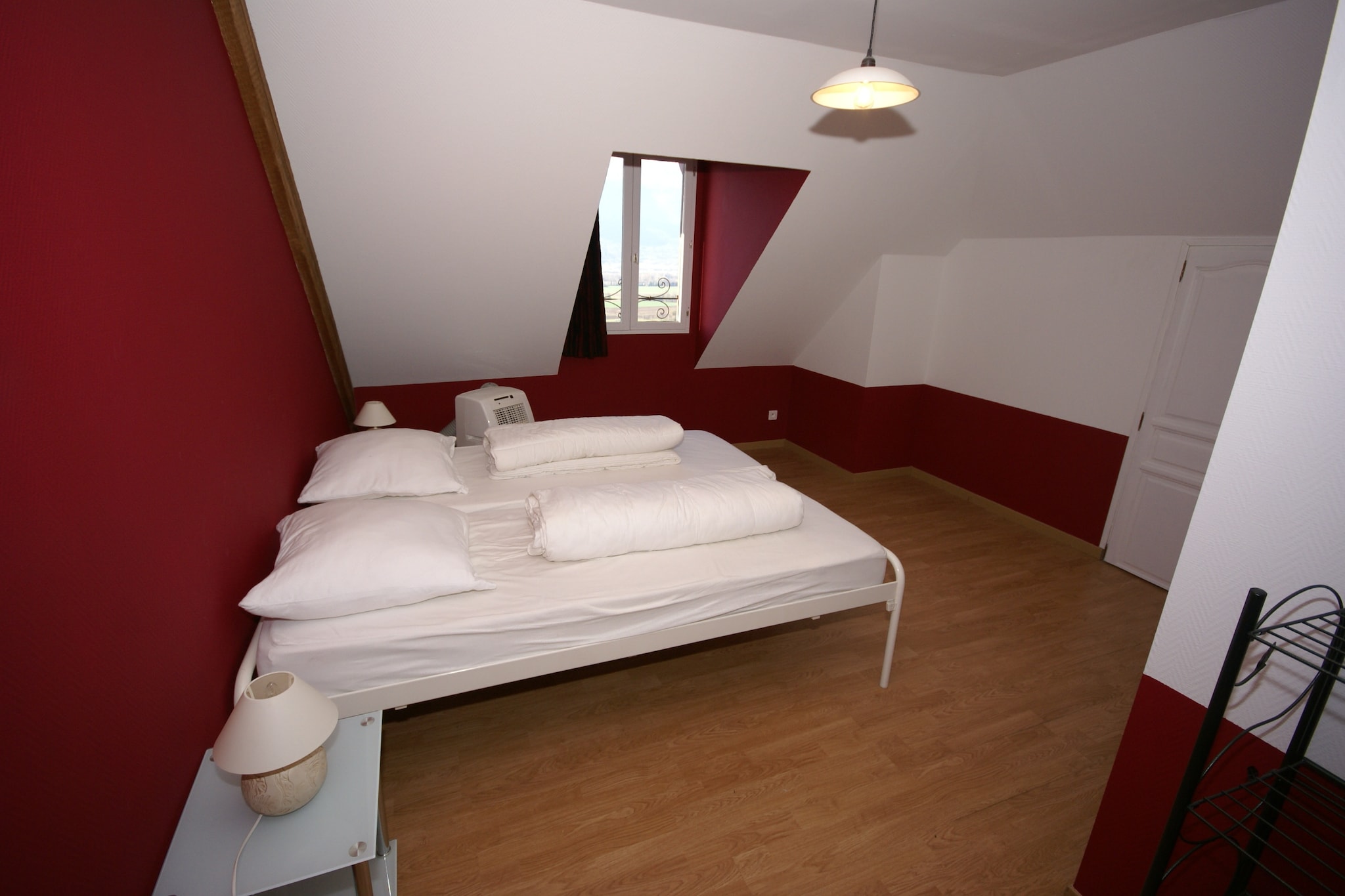 On the 2nd floor: (hallway(lift), Living room(TV, radio, stereo unit), open kitchen(oven, microwave, dishwasher, fridge-freezer), bedroom(bunk bed), toilet)\n\nOn the 3rd floor: (bedroom(double bed(160 x 200 cm), air conditioning), bedroom(double bed(160 x 200 cm), air conditioning), bathroom(shower, washbasin, toilet))\n\ntumble dryer, washing machine(shared with other guests), heating(electric), garden(shared with other guests, fenced), garden furniture, swimming pool(shared with other guests, fenced, 12 x  6 m., opened from Jun upto and including 1/2 Sep), children\'s bed, high chair