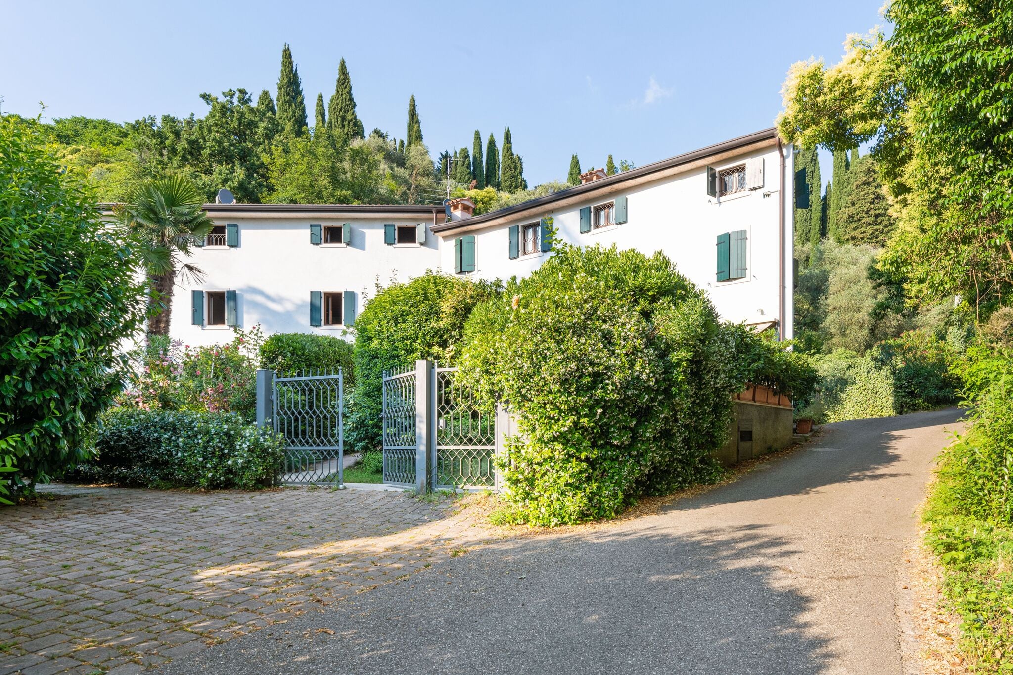 Leuke residence bij het Gardameer, aan de kant van Verona.