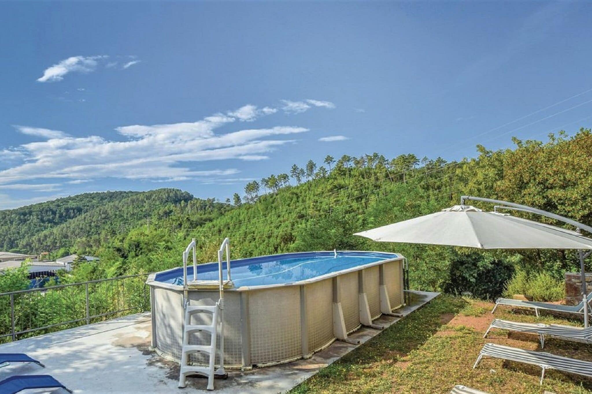 Landelijk appartement in Massa Marittima met zwembad