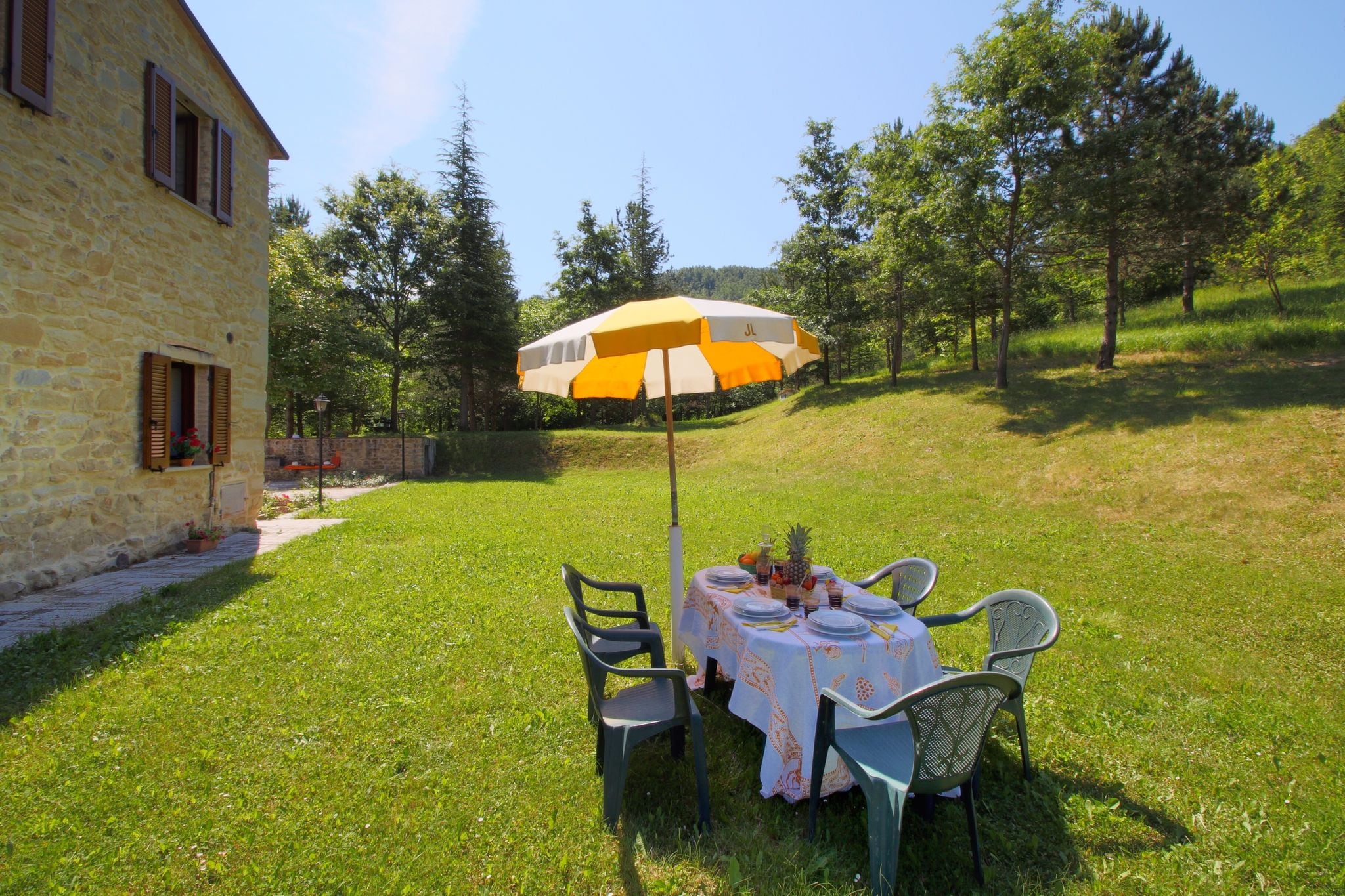 Schilderachtig vakantiehuis in de Candigliano vallei