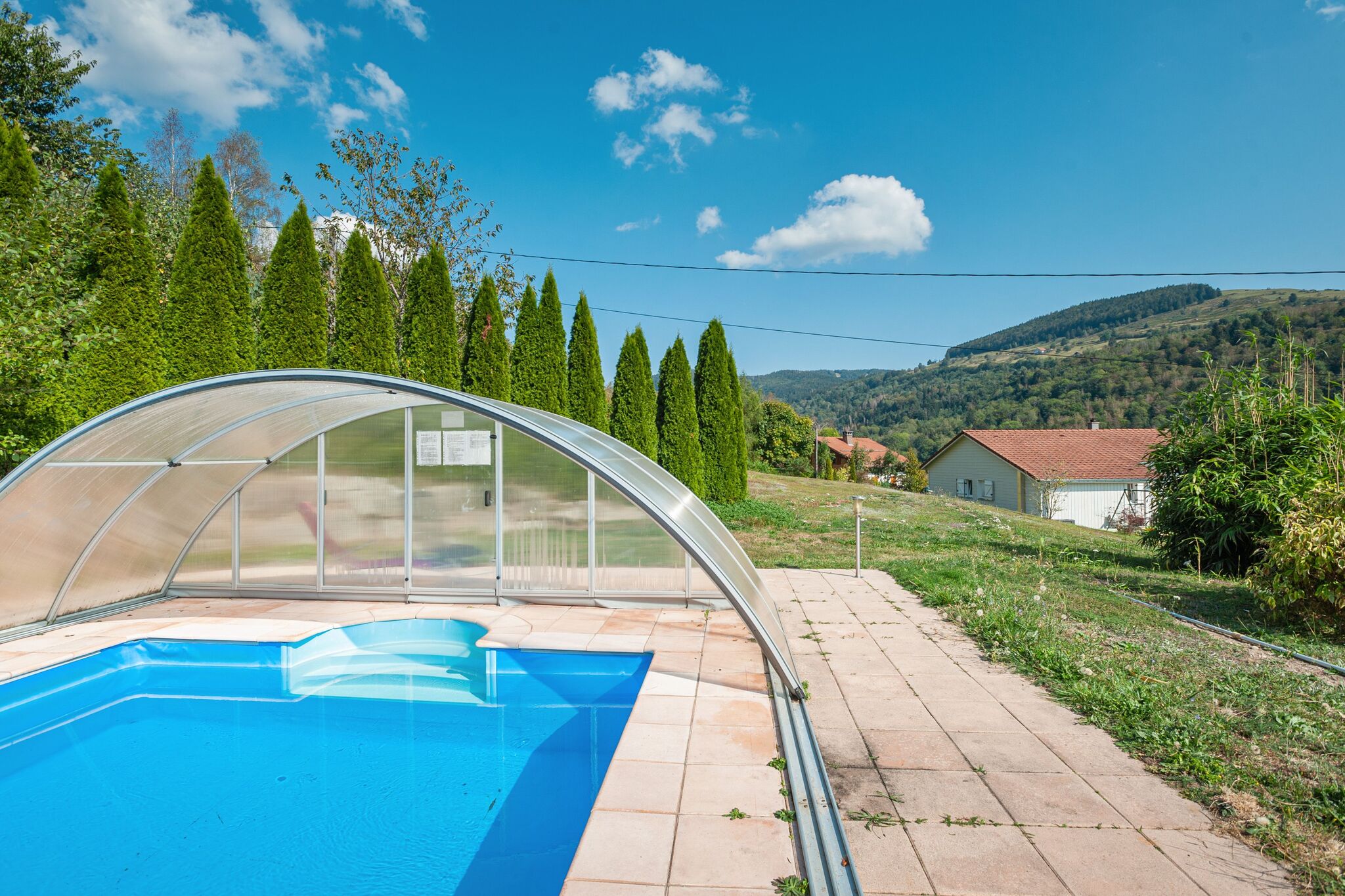 Prachtig modern chalet nabij La Bresse, verwarmd zwembad, rolstoel toegangkelijk