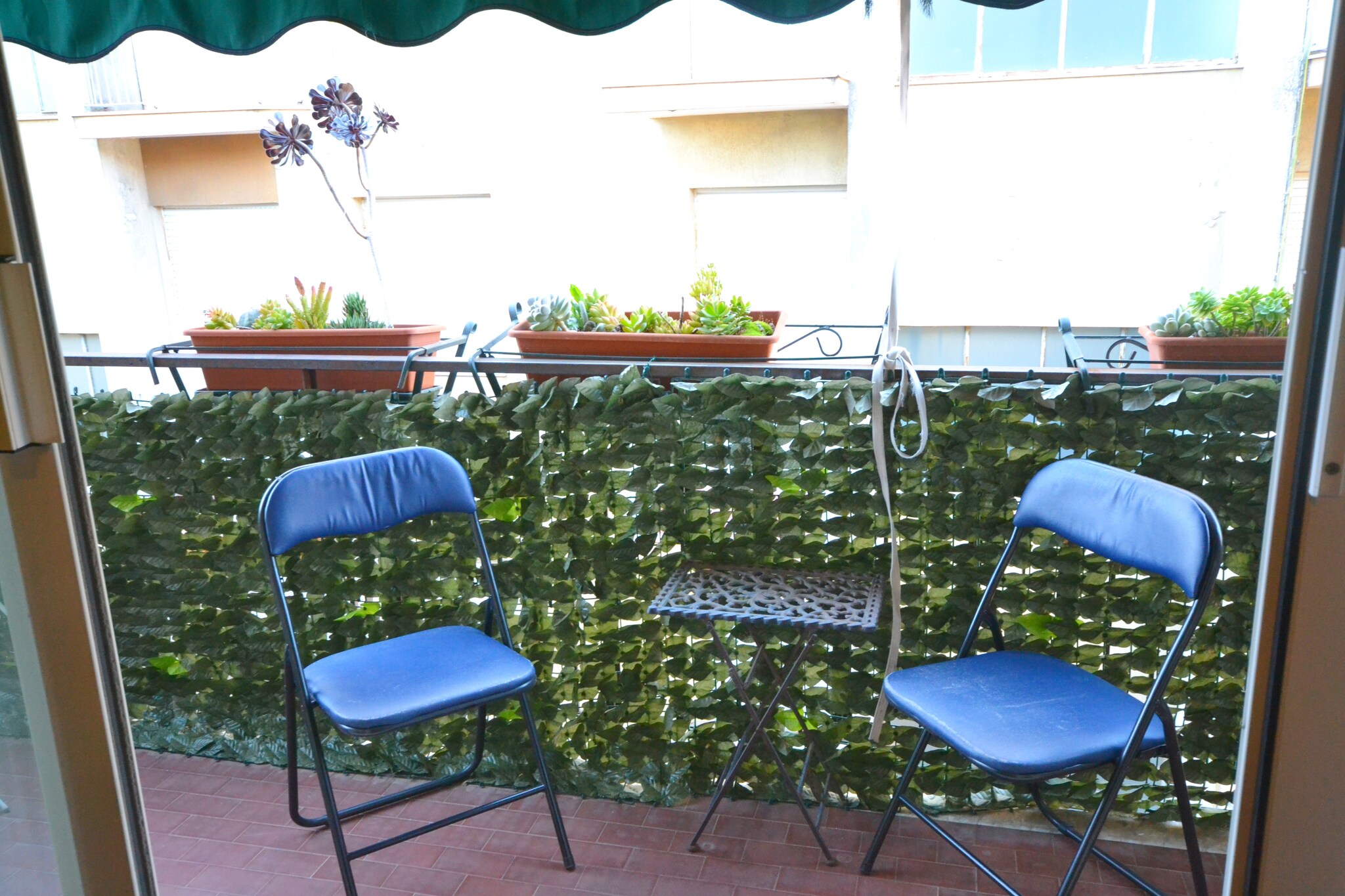 On the 3rd floor: (Living room(double sofa bed(140 x 190 cm), TV), open kitchen(cooker(4 ring stoves), coffee machine, oven, microwave), bedroom(double bed or 2 single beds), bedroom(bunk bed(80 x 190 cm)), bathroom(shower, washbasin, toilet, bidet, washing machine), 2x balcony or terrace, air conditioning, children\'s bed, high chair(on request))\n\npatio