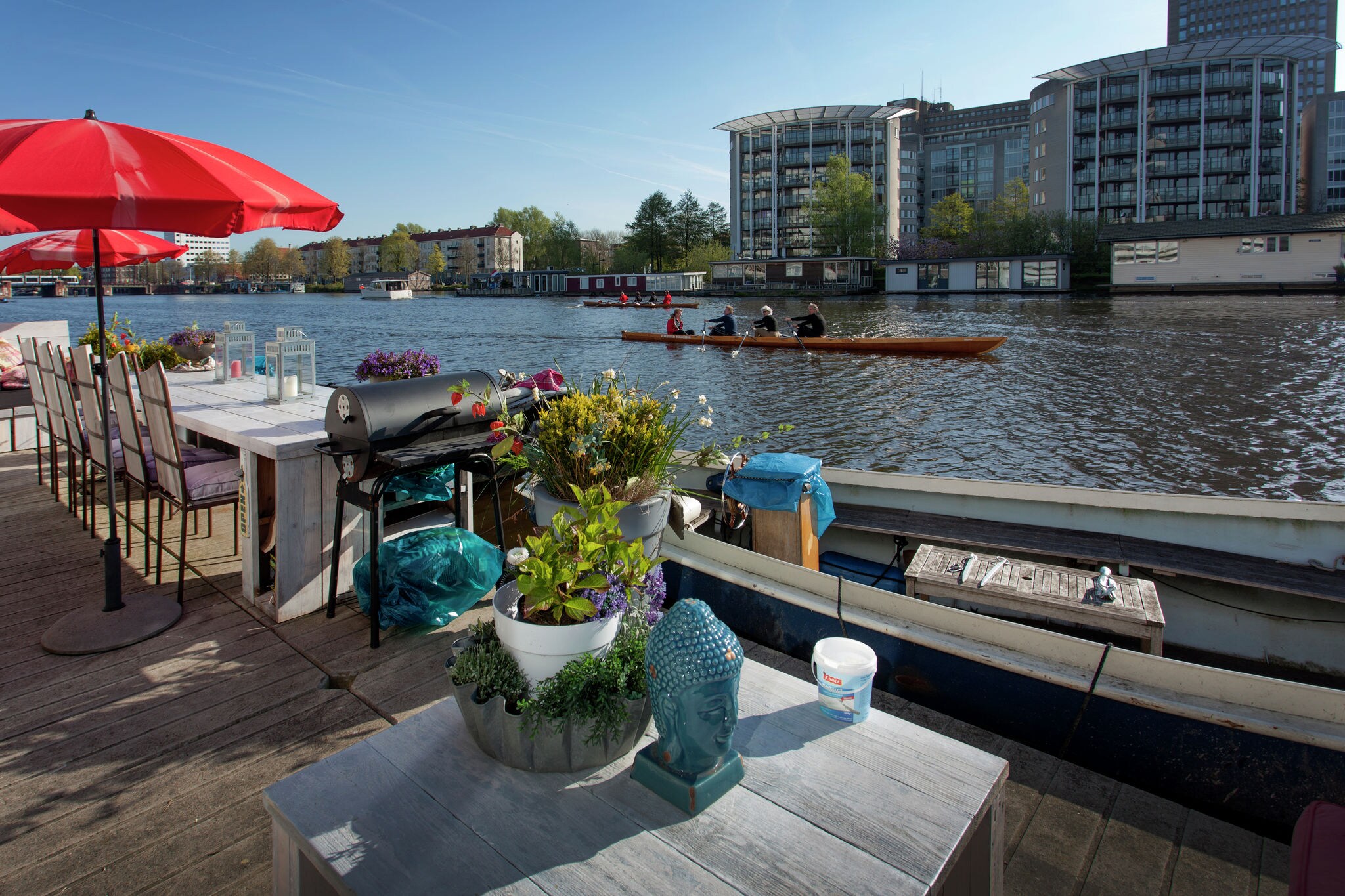 Appartement péniche moderne à Amsterdam avec terrasse