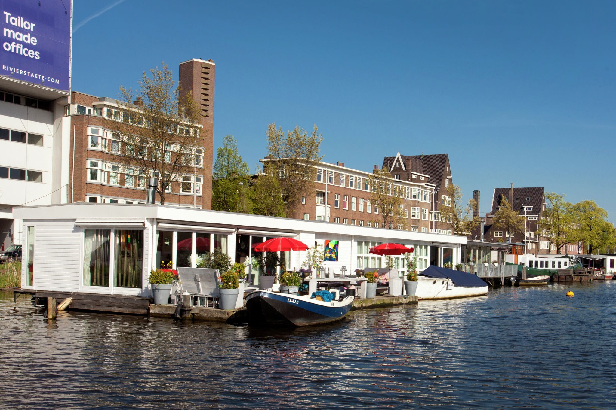 Appartement péniche moderne à Amsterdam avec terrasse