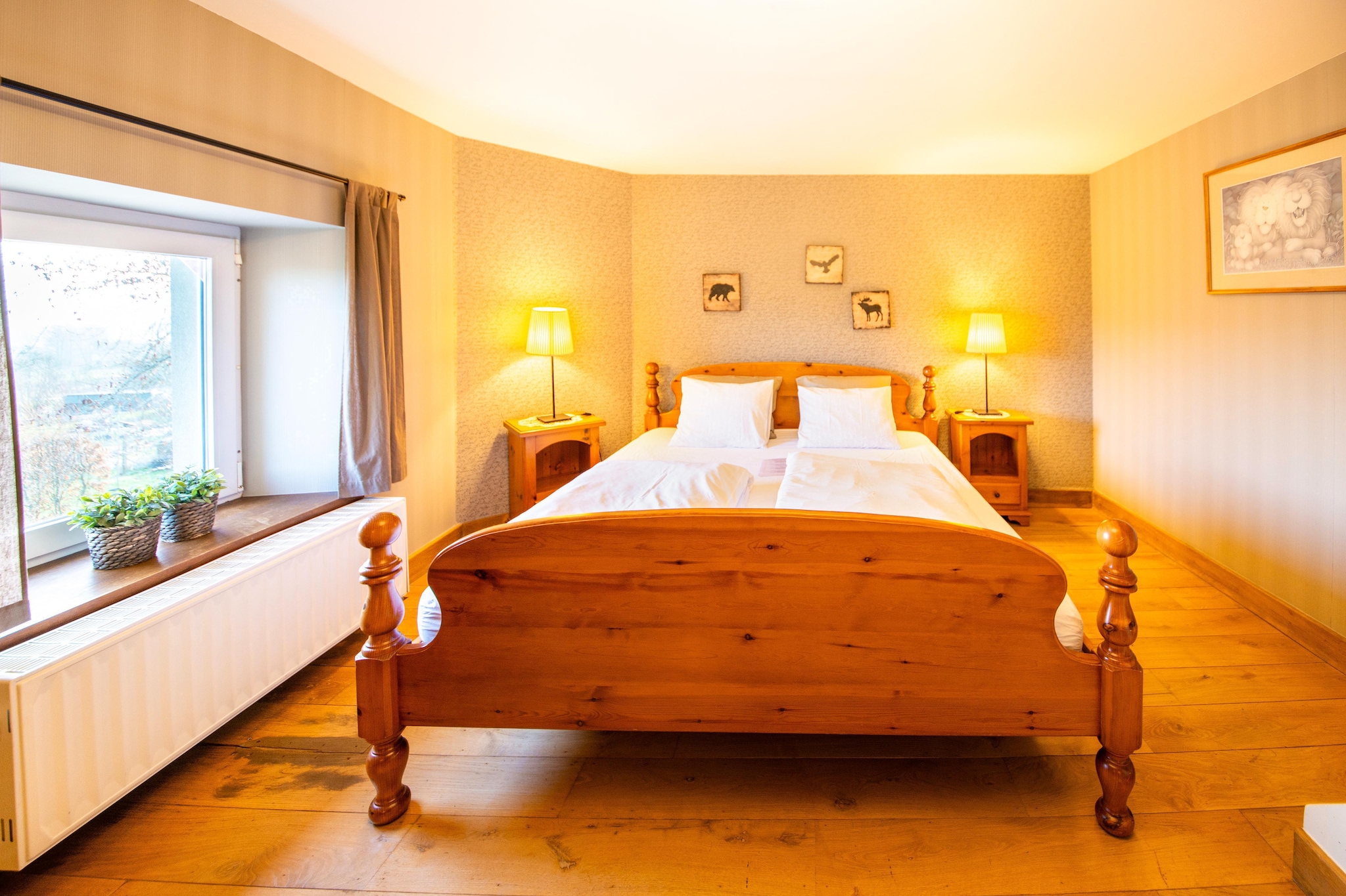 Ground floor: (hallway, Living room(TV, stereo unit), dining room(dining table), Kitchen(stove(wood), cooker(4 ring stoves), oven, microwave, Blender), bedroom(single bed, double bed, children\'s bed), bathroom(bath tub, shower, washbasin, toilet, washing machine), recreation room(table football, air hockey), pantry(freezer, fridge-freezer, tumble dryer), storage)\n\nOn the 1st floor: (bedroom(double bed), bedroom(single bed, double bed), bathroom(shower, washbasin, toilet), Landing(seating area))\n\nrelaxation area(reachable from the outside)(infrared sauna), garage, stables, heating(central), courtyard, terrace(roofed), garden, garden furniture, BBQ, parking