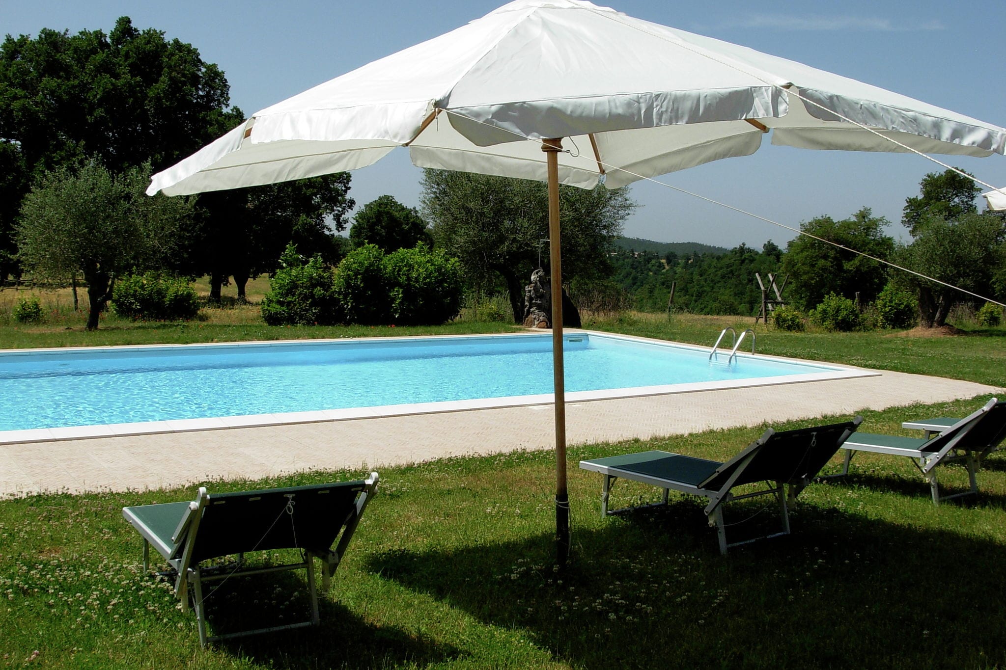 Apartment in an organic agriturismo with sheep, pool, quiet location