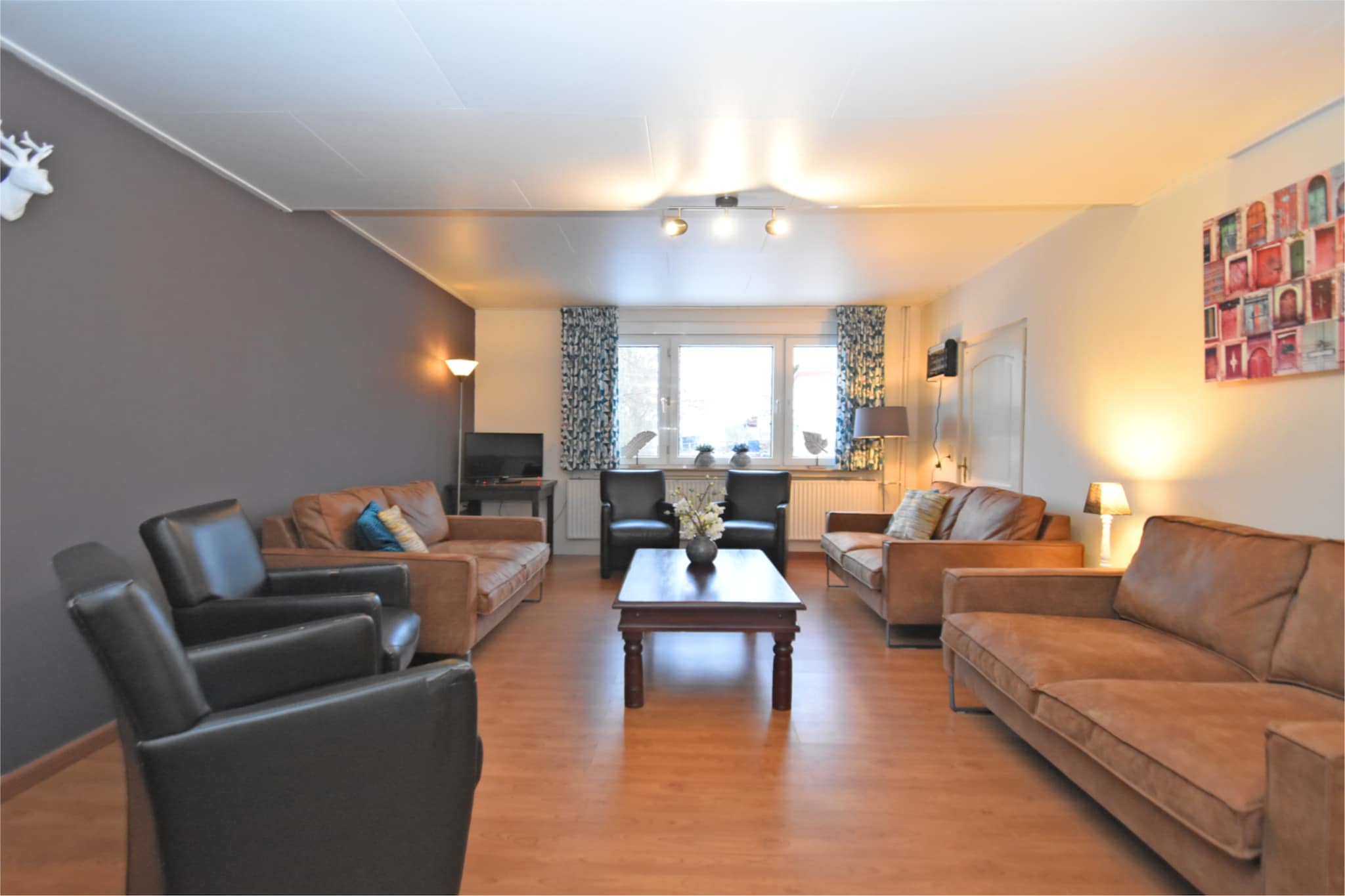 This inviting ground-floor holiday apartment with a private entrance is located in a charming half-timbered house in Twistetal-Oberwaroldern. It offers a peaceful atmosphere with modern comforts including an infrared sauna and a lounge with table football. Families will appreciate the shared garden equipped with play areas for children, making it a relaxing escape for all ages. The apartment also ensures plenty of privacy and includes its own parking space.
Nature lovers and explorers will enjoy the surrounding landscape, ideal for hiking, cycling, or motorcycling. The nearby town of Korbach is known for its beautiful old town with historic half-timbered buildings and is perfect for a cultural outing. After a day of adventure, cool off in the local swimming pool or plan activities around the nearby lakes—Twistesee, Diemelsee, and Edersee—which offer everything from water skiing to scenic walking routes.
For winter enthusiasts, the resorts of Willingen and Winterberg provide snow-filled fun with skiing and snowboarding. In summer, visitors can enjoy the toboggan runs and other seasonal attractions. Don’t miss a visit to Kassel’s Wilhelmshöhe Löwenburg Park, Europe’s largest mountain park, famous for its Hercules monument and spectacular water features—a perfect blend of nature, culture, and recreation.