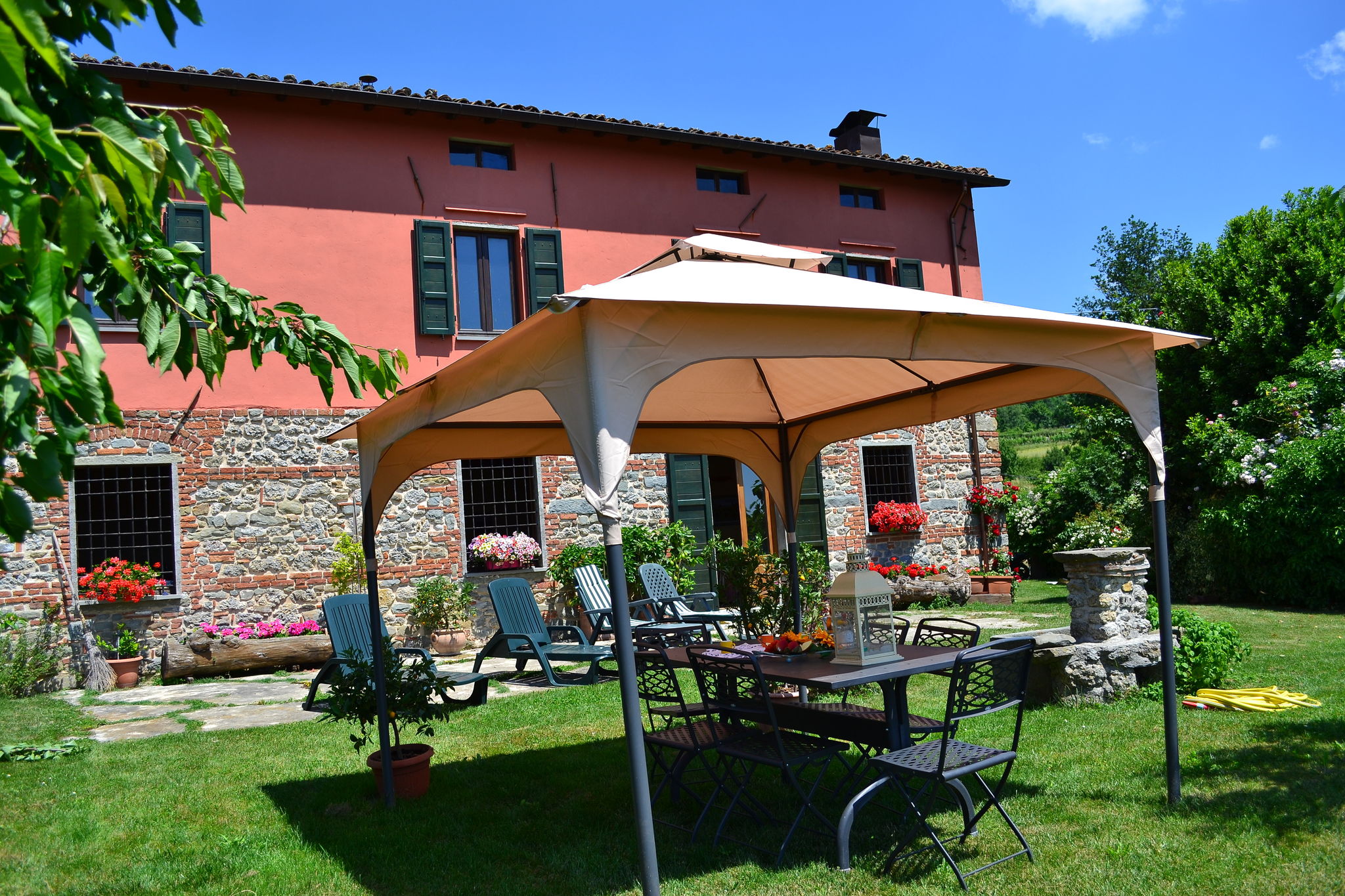 Confortable maison de vacances avec jardin privé en Toscane