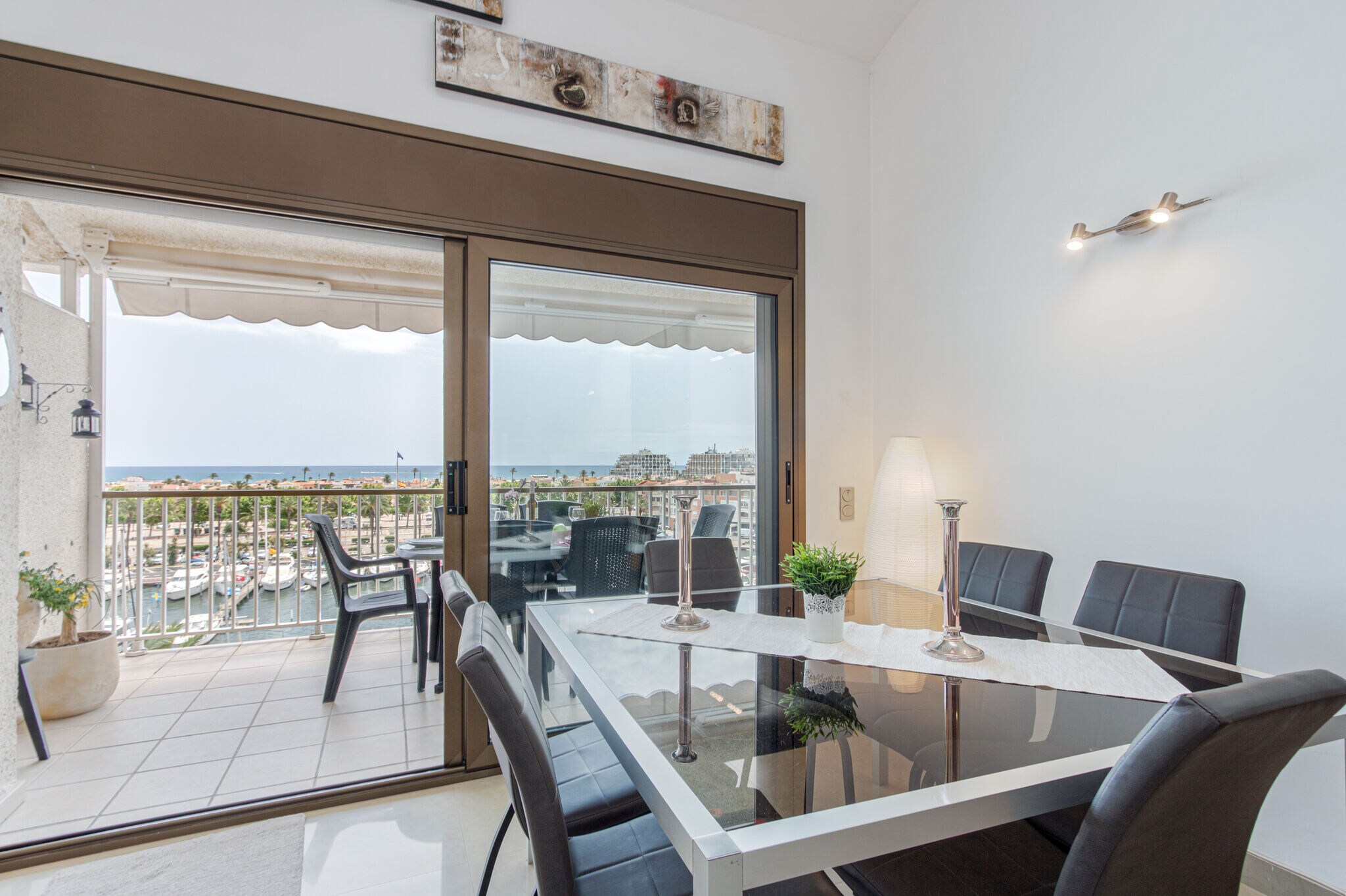 Sea-view Apartment in Empuriabrava with Roof Terrace