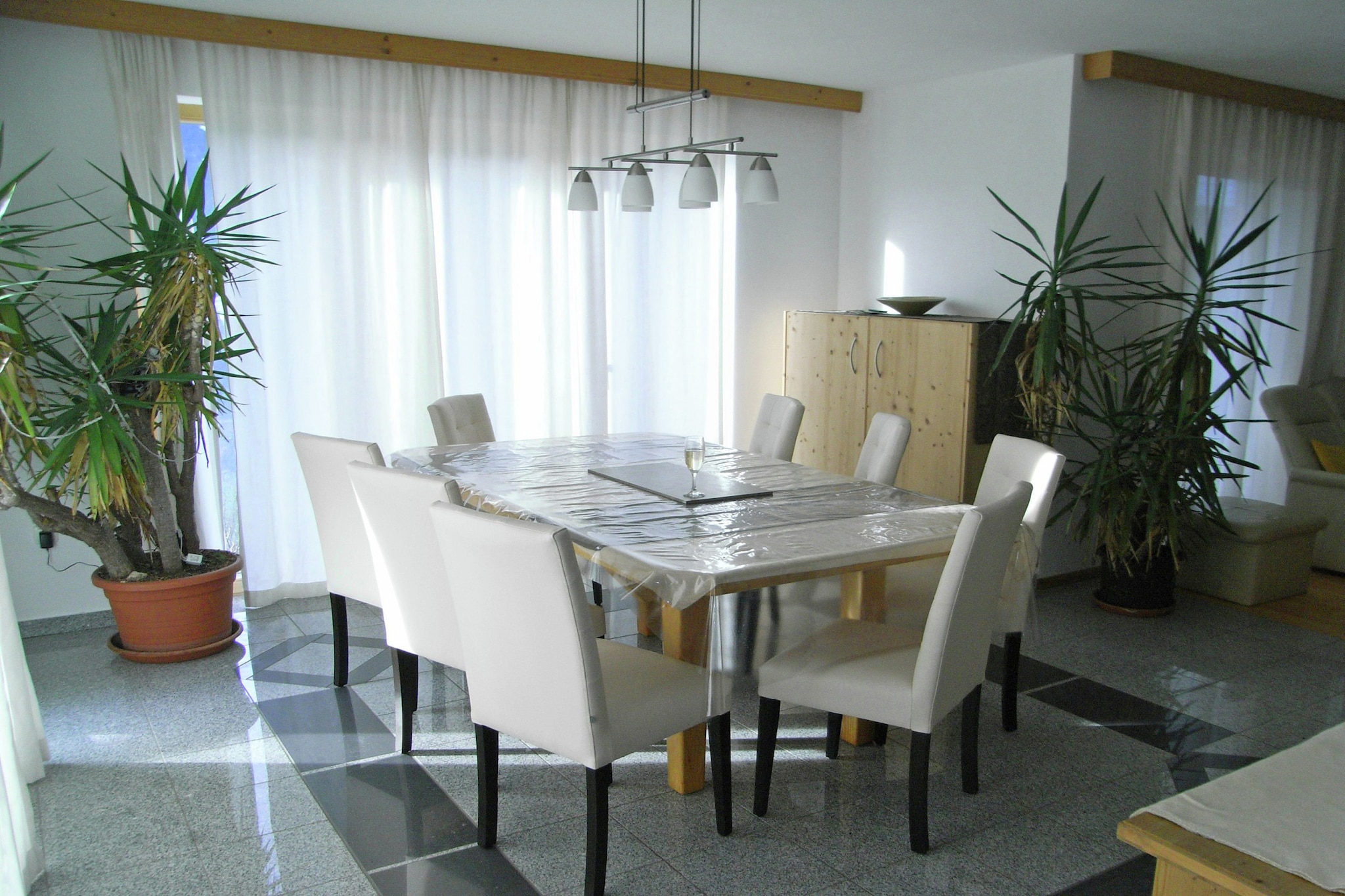 The village of Aschau is in a quiet location. It is in the heart of the Zillertal Valley. The village is 13 km from Mayrhofen and 30 km from the famous Hintertuxer Glacier. You can ski on the glacier during the summer. The cabin-lift in Kaltenbach will take you to the ski-area. You'll find more than 80 km of ski-runs there. There is no sauna at the property.

The apartment is at an altitude of 850 metres. It was built recently and is in a modern style. The up-to-date kitchen has a wealth of built-in equipment. There are two tastefully furnished bedrooms. The house is in a cul-de-sac in a delightful, quiet area. You can enjoy breathtaking views as far as Mayrhofen. Please take care on the steep mountain road to the house in winter.


Note: Car required (no charging station for electric cars). 

