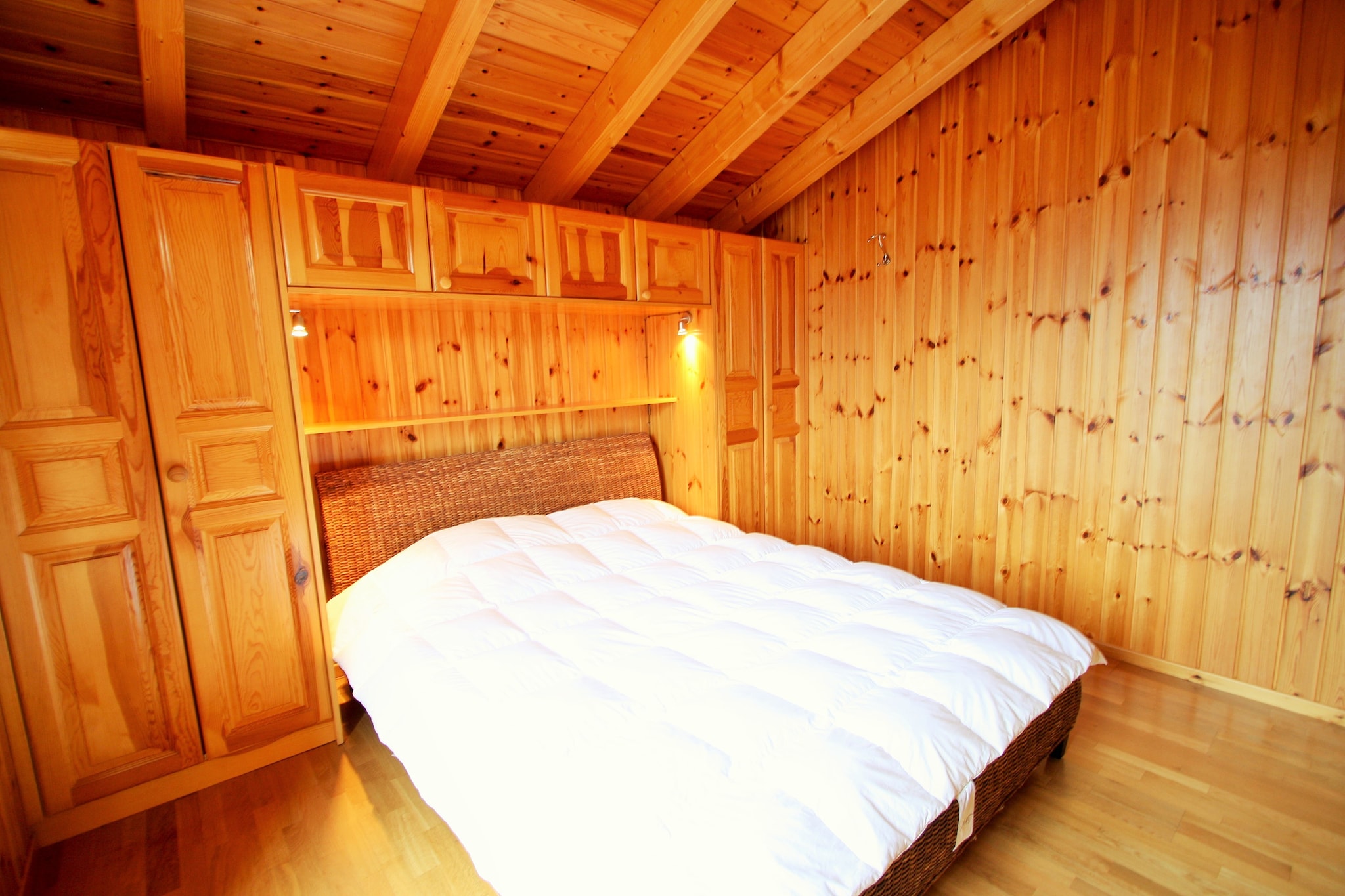 Ground floor: (hallway, Living room(TV(satellite), fireplace, DVD player), Kitchen(oven, combination microwave, dishwasher), bathroom(bathtub or shower, washbasin, toilet))\n\nOn the 1st floor: (bedroom(double bed), bedroom(bunk bed), bedroom(double bed), bedroom(2x single bed, 2x single trundle bed), bathroom(Bubble bath, shower, toilet))\n\nski storage, tumble dryer, sauna, washing machine, heating(central, floor heating), terrace, parking, children\'s bed, high chair