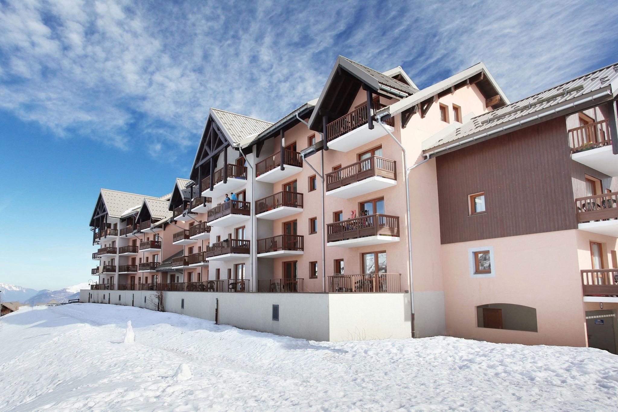 Apartment with a balcony or terrace near the piste
