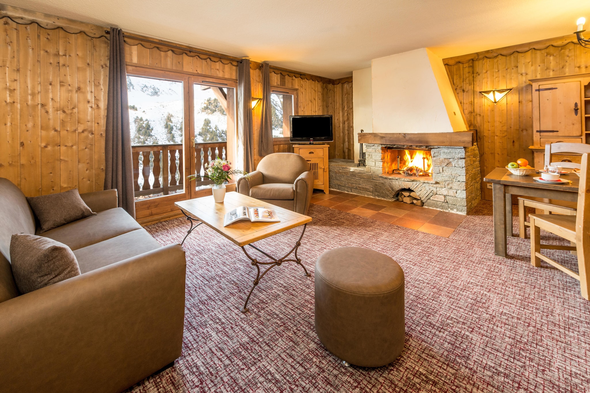 Rustic apartment with a fireplace and Wi-Fi in Arc 2000