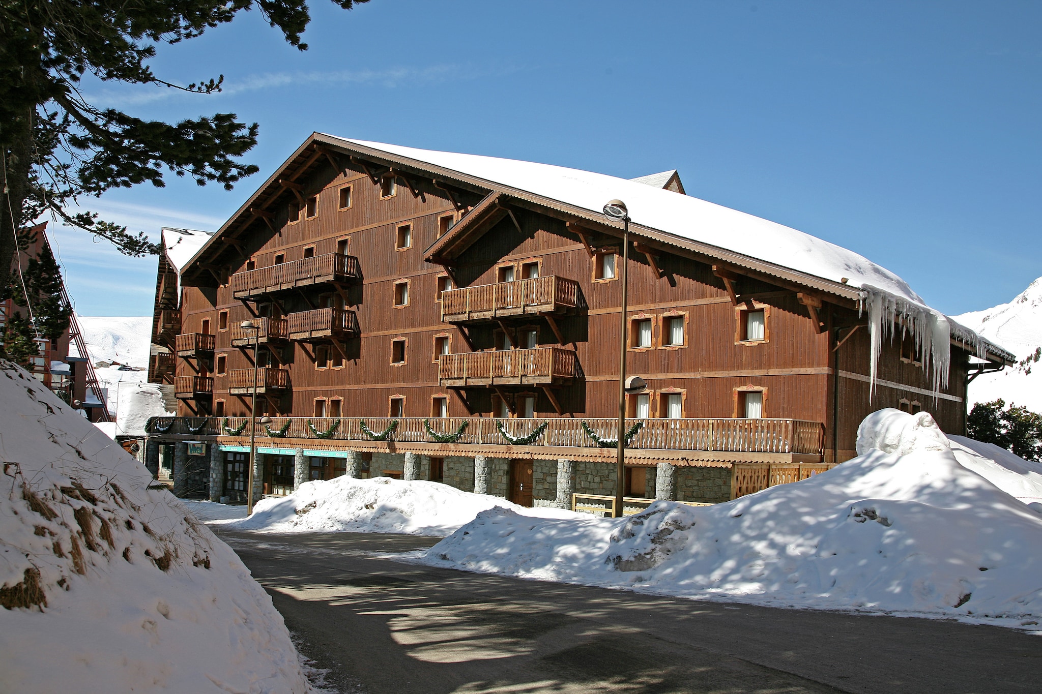 Rustic apartment with a fireplace and Wi-Fi in Arc 2000