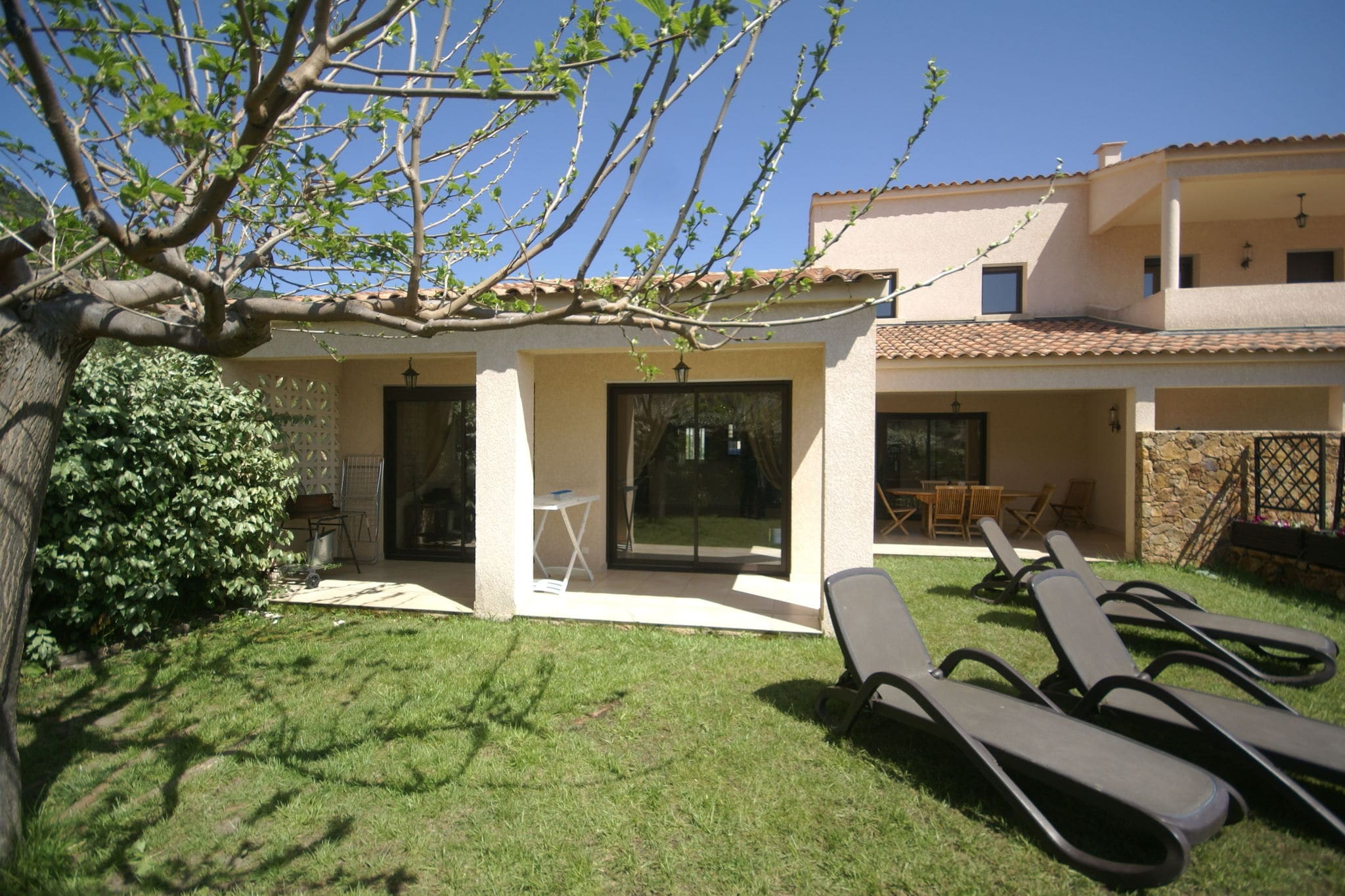 Moderne villa aan de kust van Corsica
