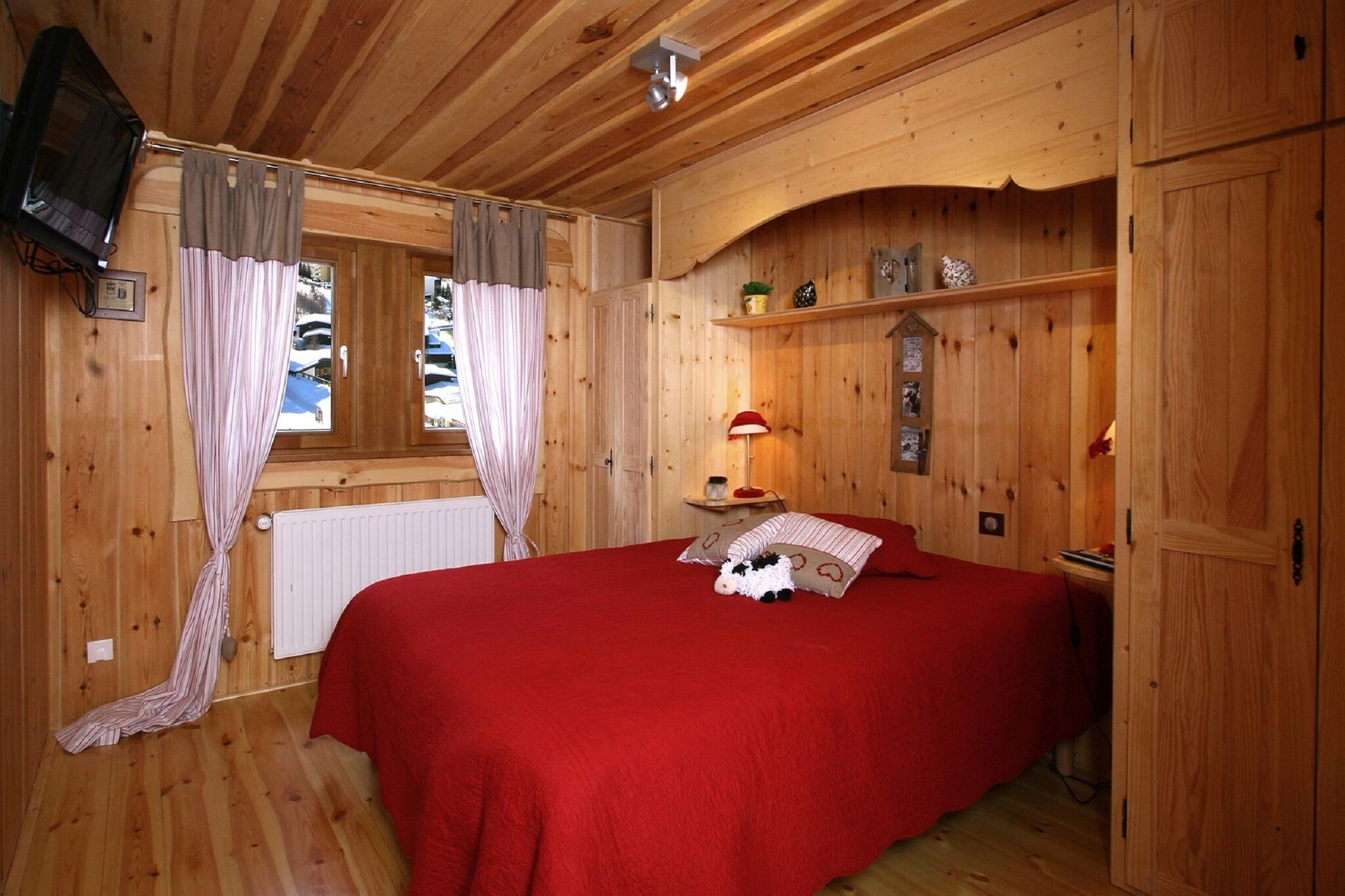 Authentic chalet with a fireplace at 500 m from the ski lift