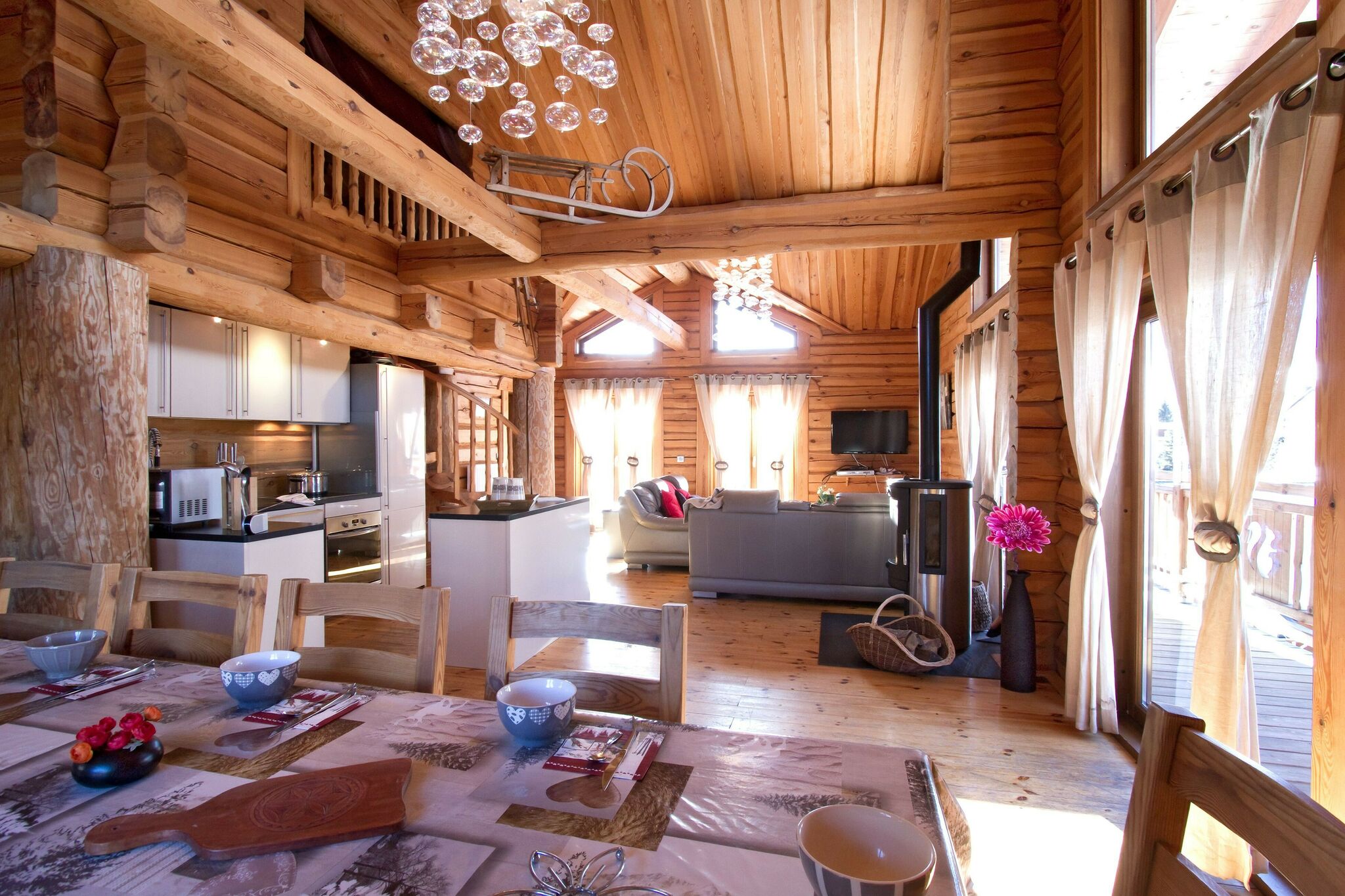 Authentic chalet with a fireplace at 500 m from the ski lift
