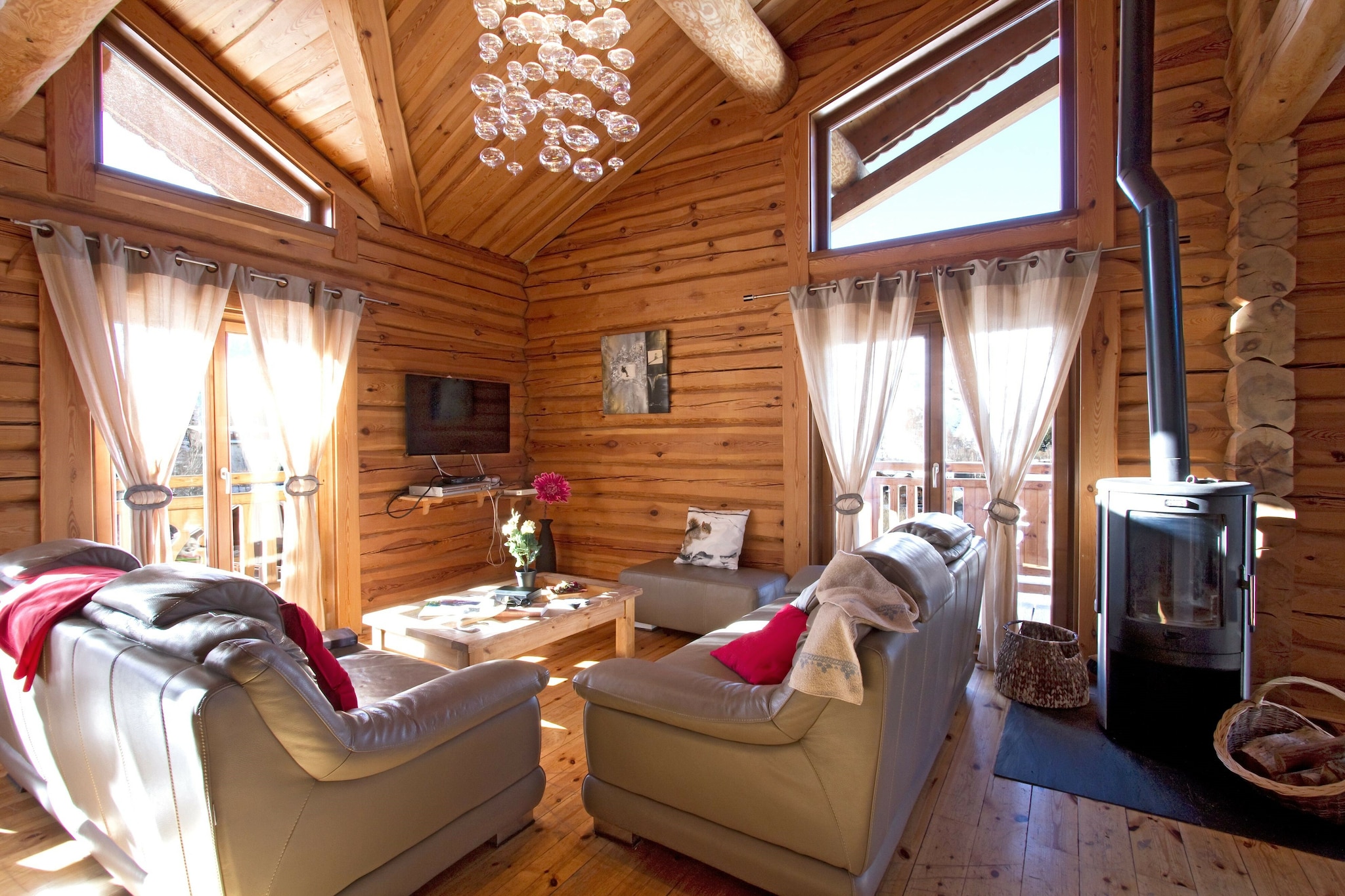 Authentic chalet with a fireplace at 500 m from the ski lift