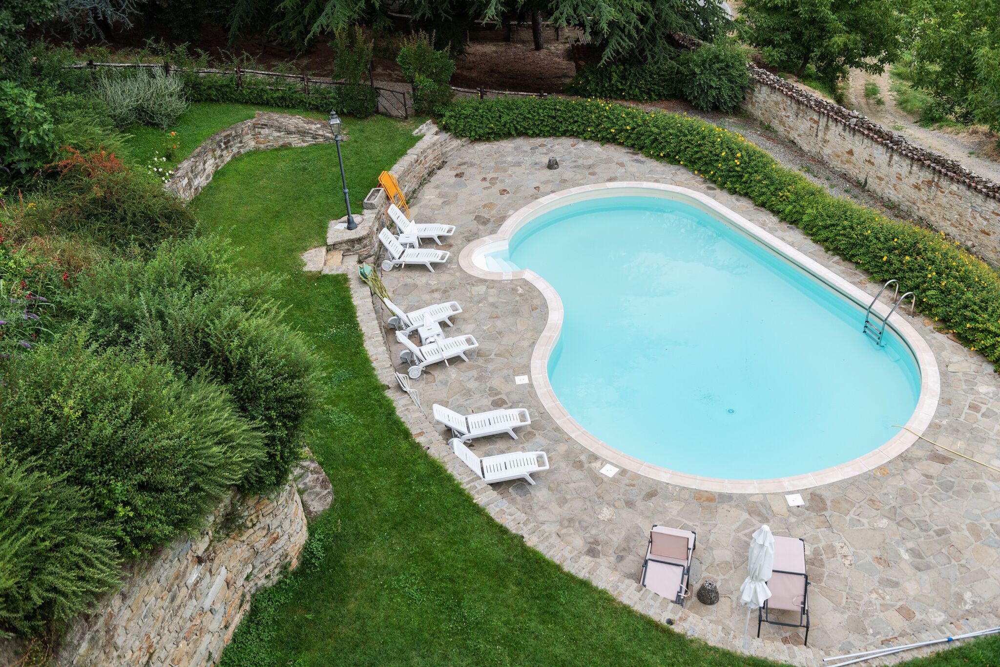 Bijzondere accommodatie in Ovada met een gedeeld zwembad