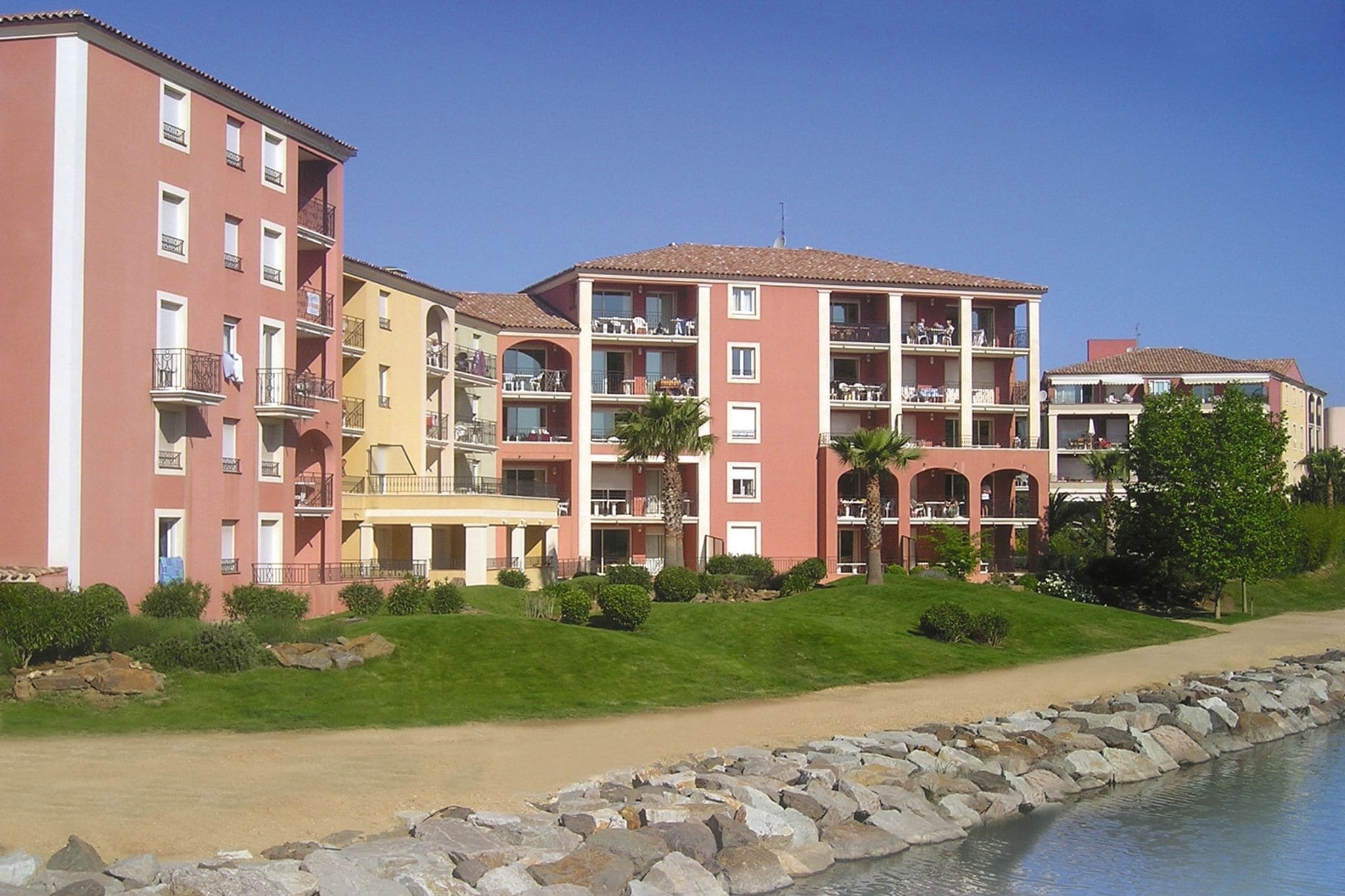 Colorful apartment with AC at 150 m. from the beach