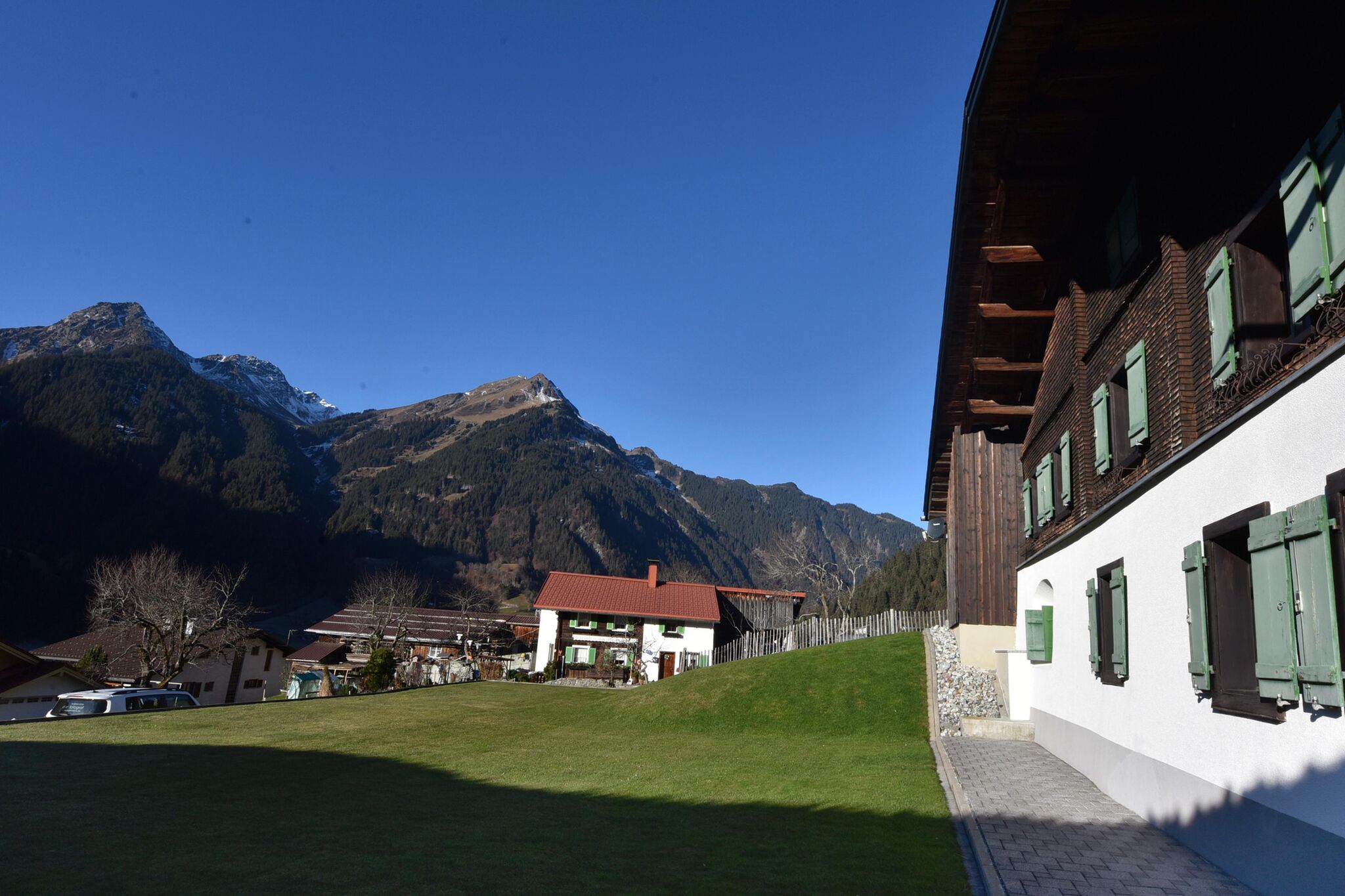Super chalet in Sankt Gallenkirch met uitzicht op de bergen