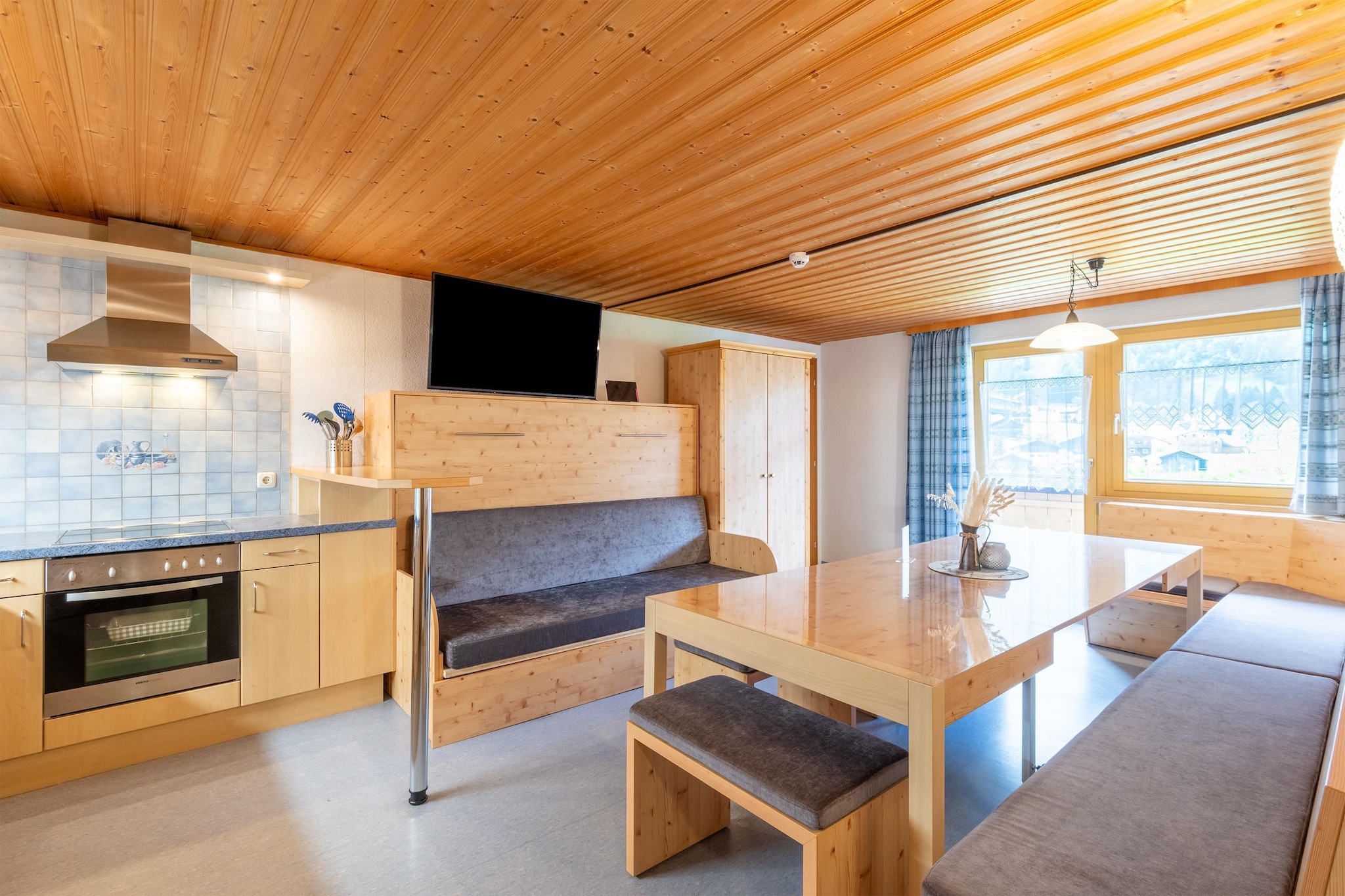 Ground floor: (relaxation area(shared entrance)(shower, solarium, sauna(paid)))\n\nOn the 1st floor: (open kitchen(cooker(ceramic), oven, microwave, dishwasher, fridge-freezer), Living/bed room(double sofa bed, TV(cable), balcony(shared with other guests)), bedroom(double bed), bathroom(shower, washbasin, toilet))\n\nBasement: (ski storage(shared entrance)(washbasin, washing machine(shared with other guests, paid), ski boot heaters))\n\ncoffee machine, washing machine(paid), heating(central), garden(shared with other guests), garden furniture, BBQ, 2x parking, play equipment, table tennis table, children\'s bed(on request), high chair