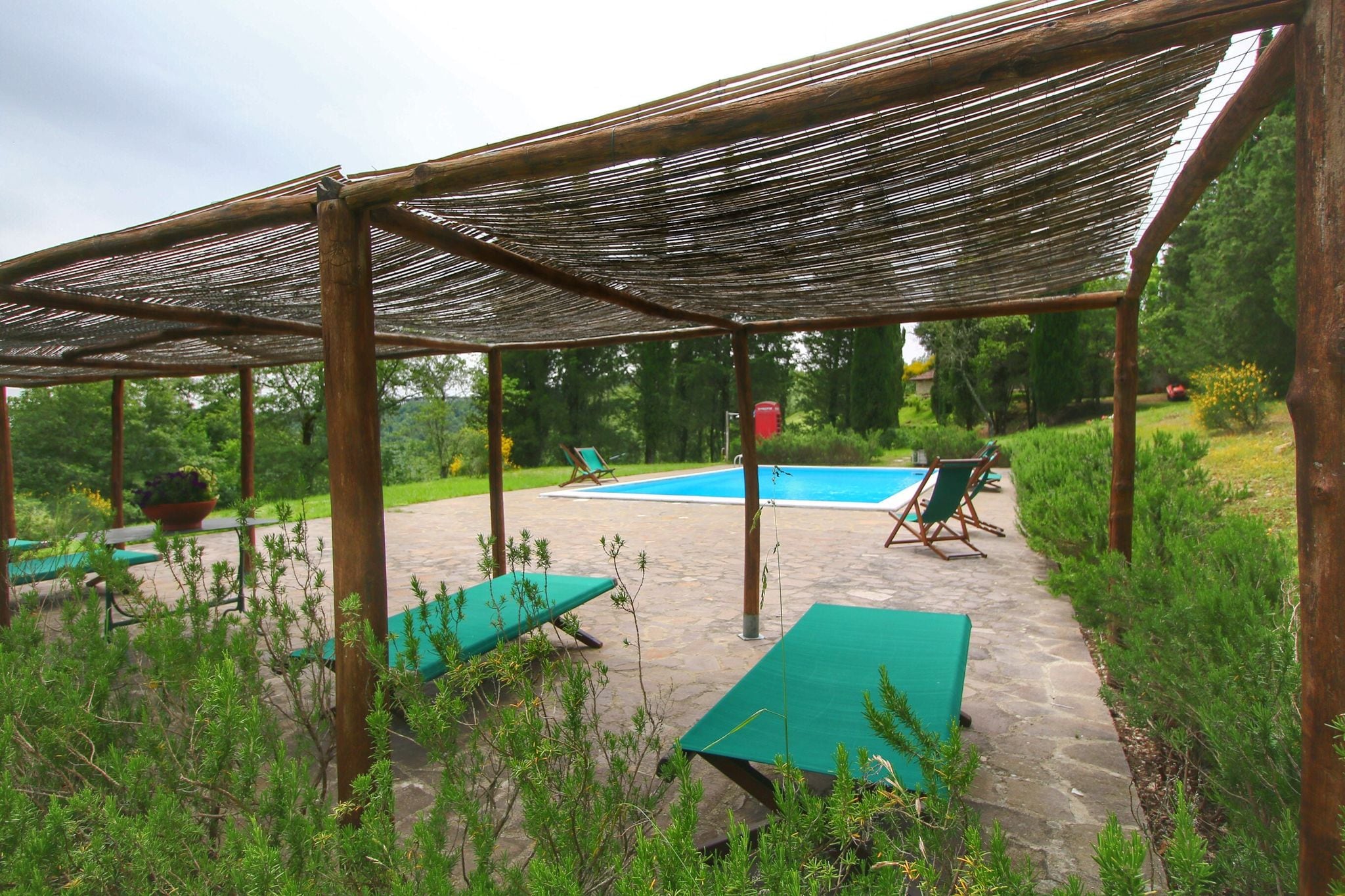Schönes Ferienhaus in Scheggia mit Swimmingpool