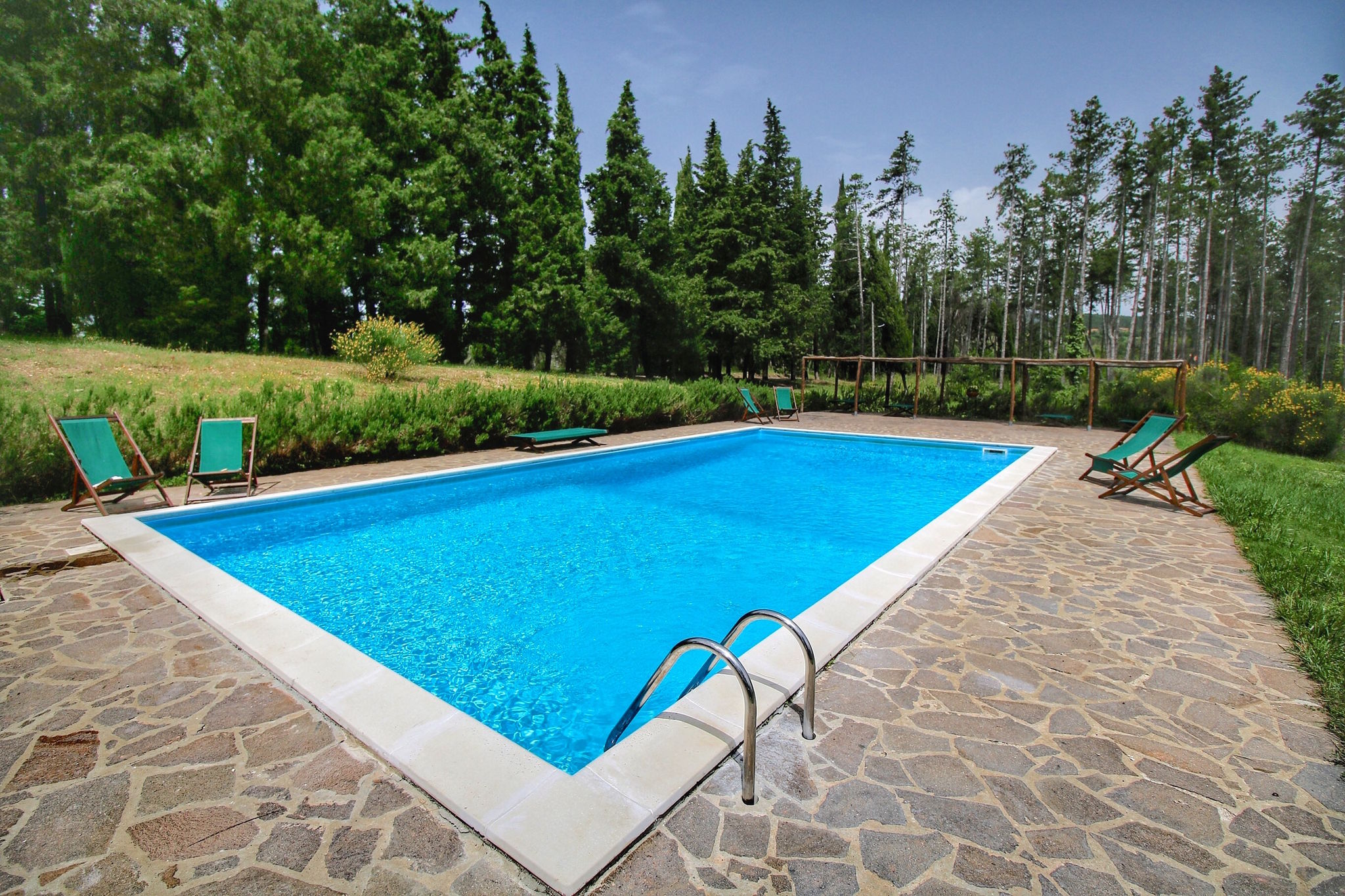 Gîte rustique à Scheggia avec piscine