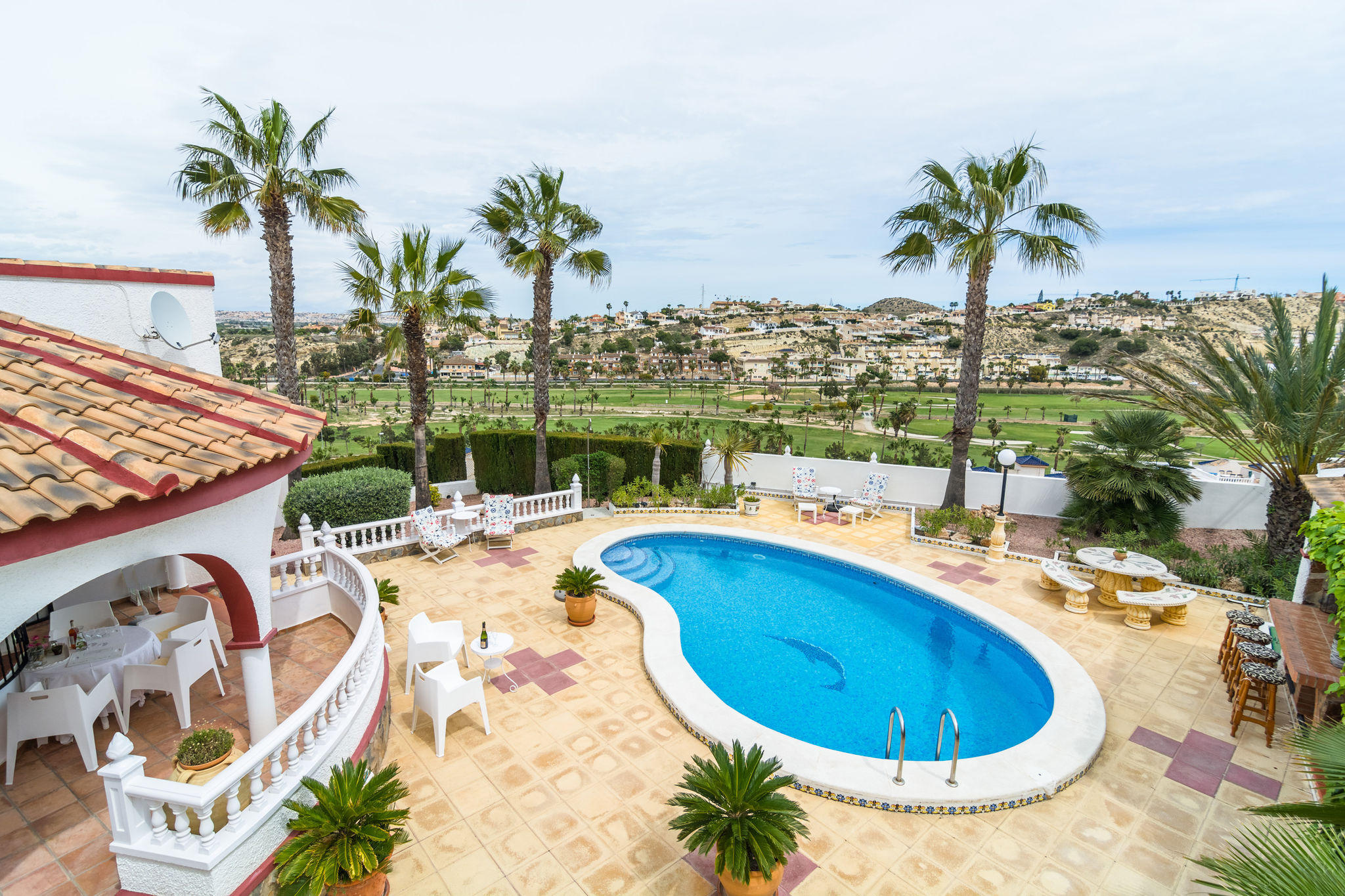 Moderne villa in Valencia met privézwembad