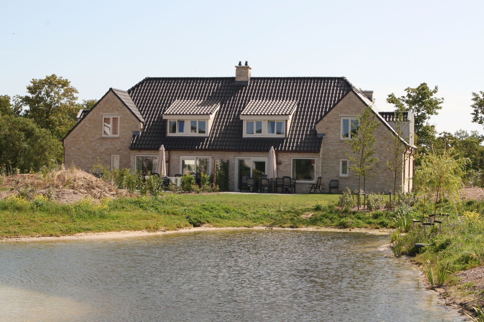 Ruime villa met deco open haard op Texel
