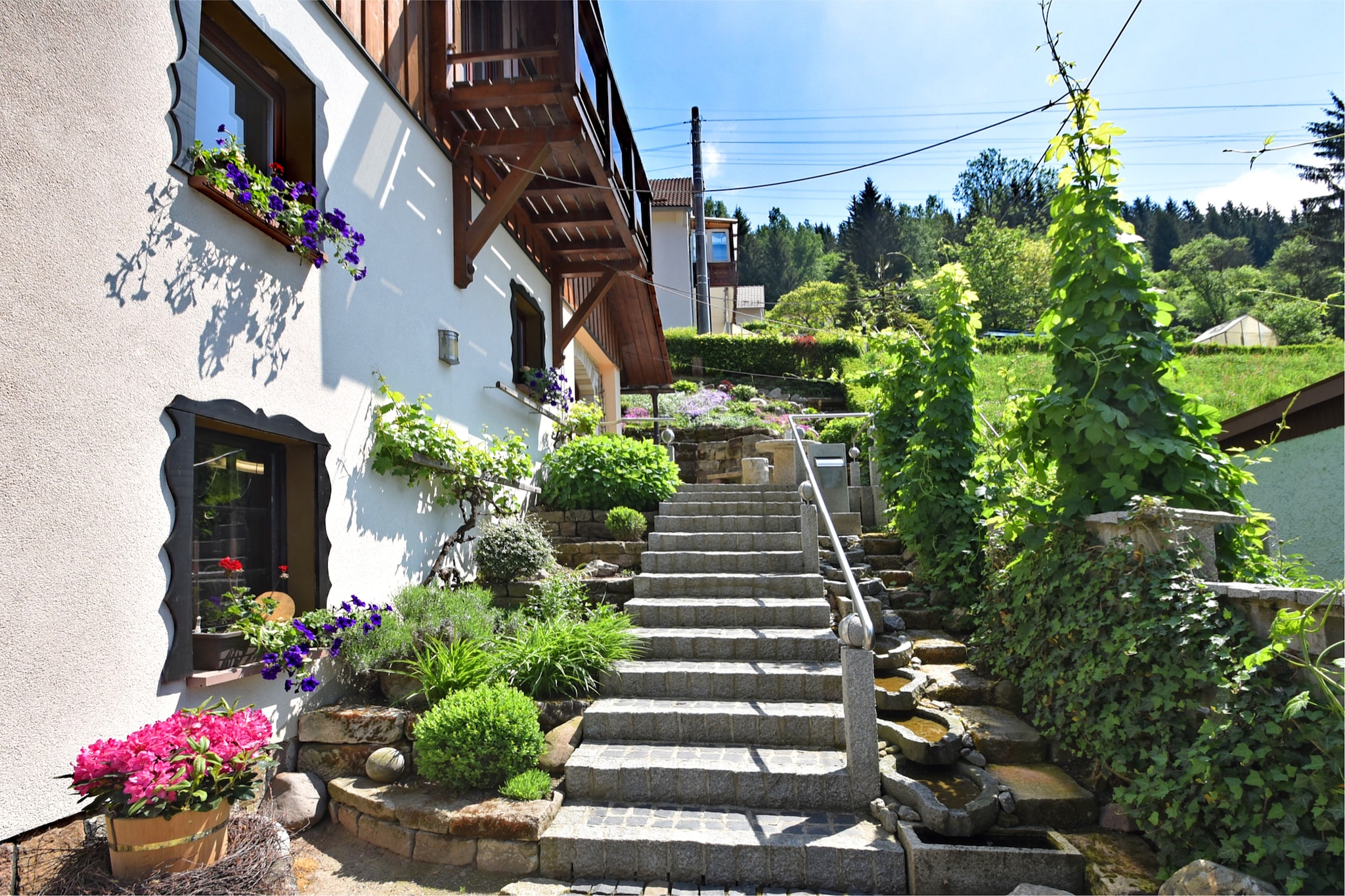 Relaxing Home with Garden