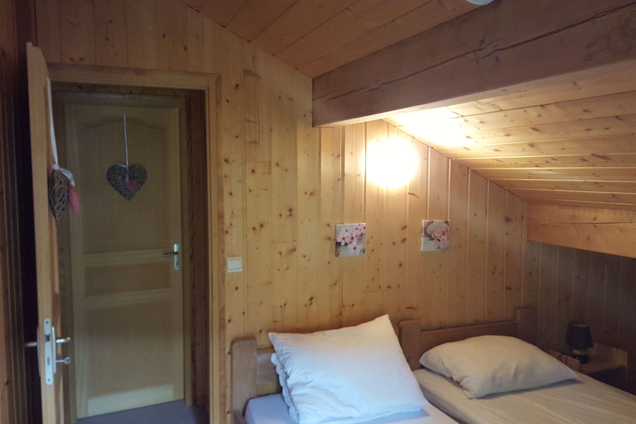 Vrijstaand chalet met sauna en slechts 700 m van het centrum