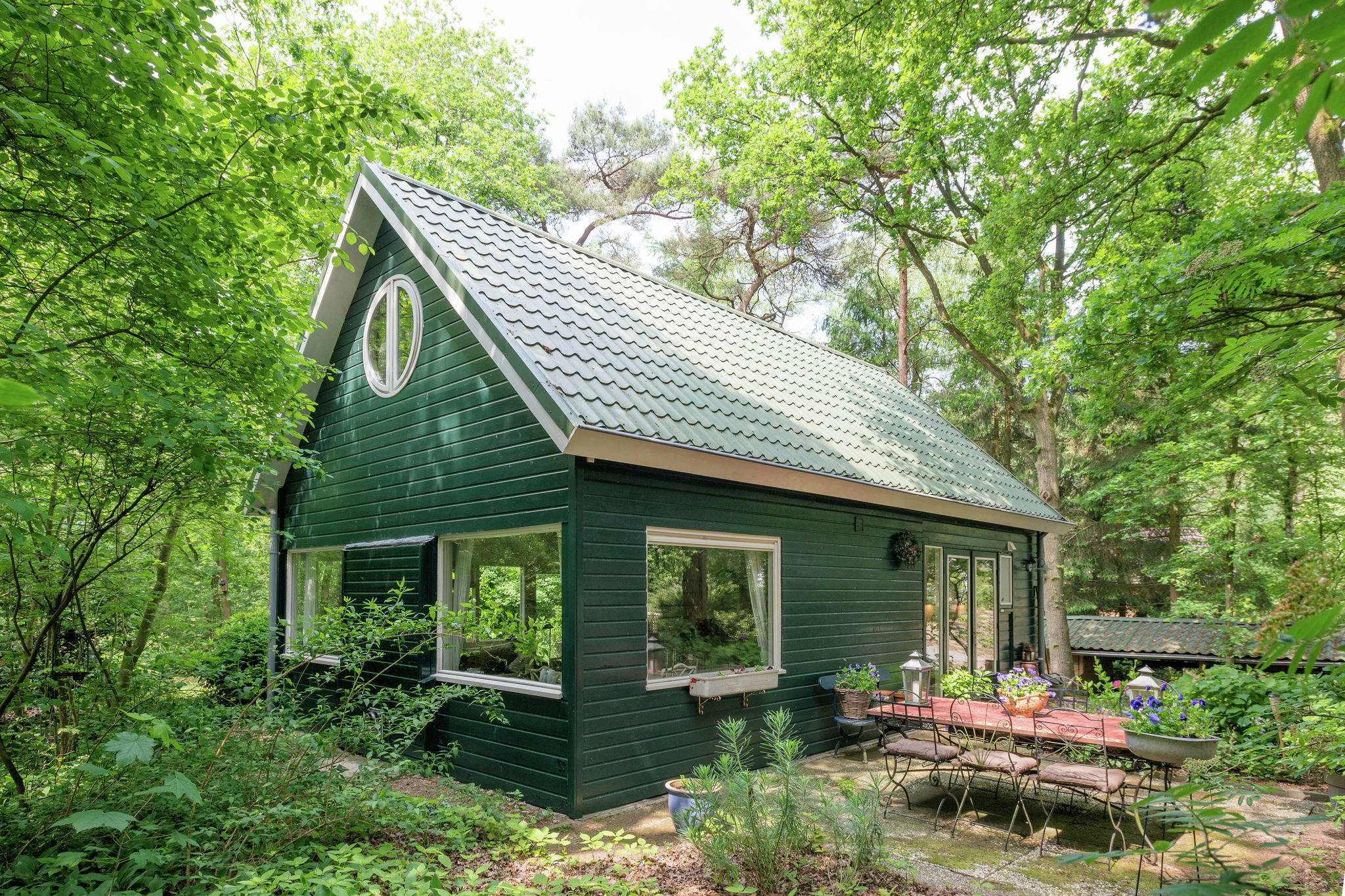 Komfortables Ferienhaus in einem Waldgebiet