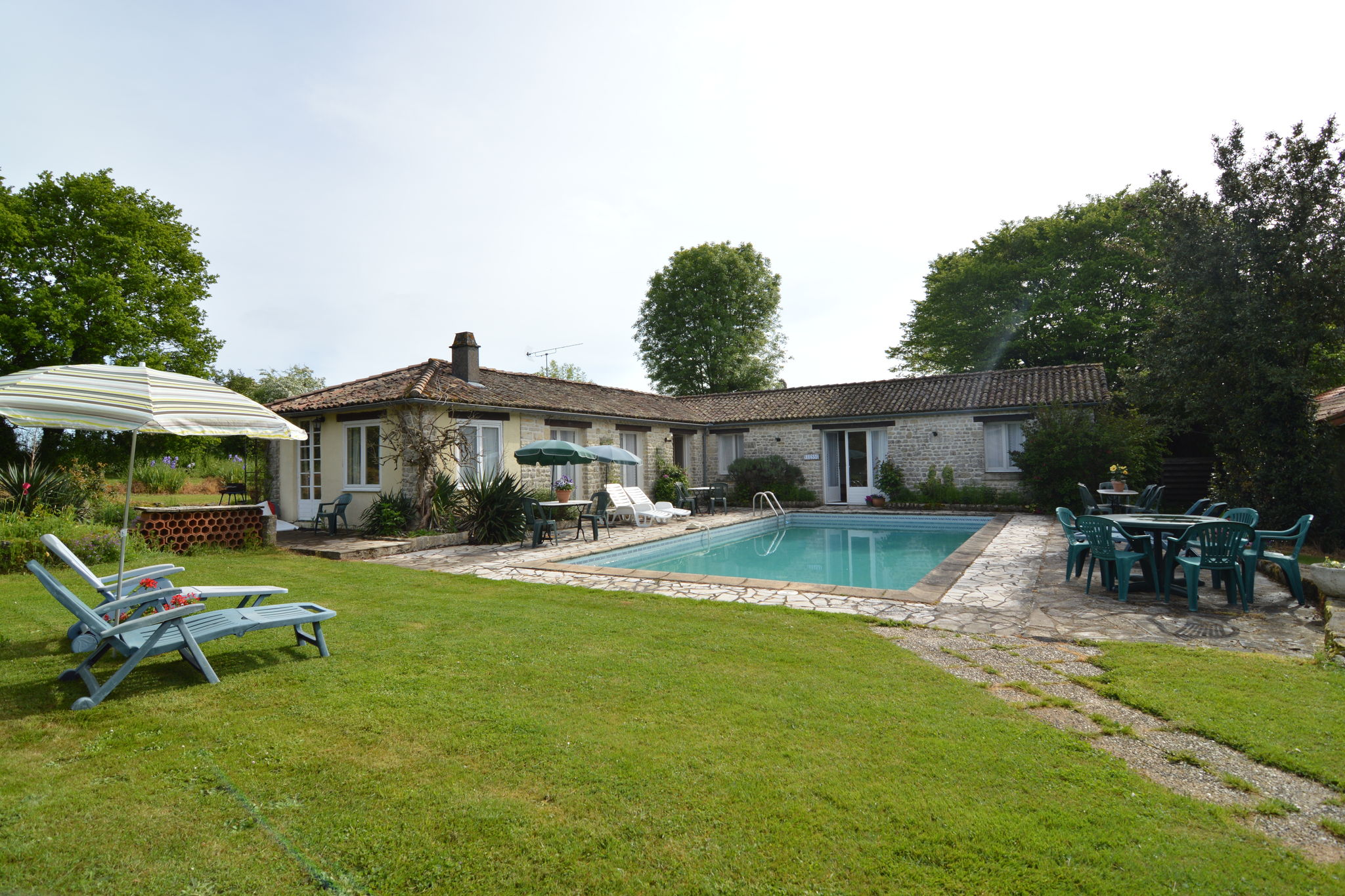 Maison confortable avec piscine privée à Souvigné
