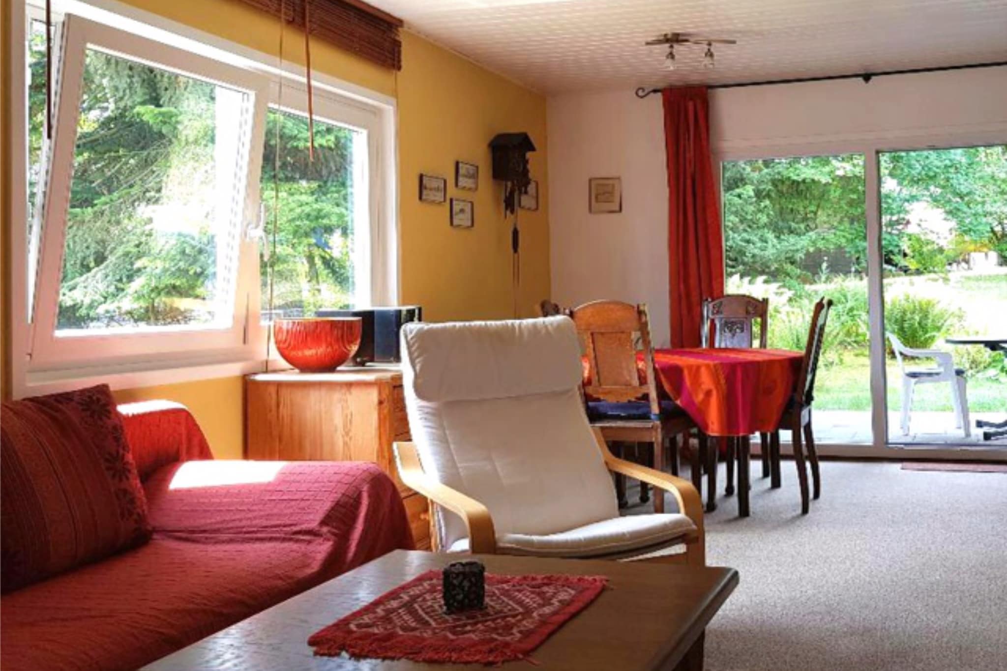 Ground floor: (Entrance, hall, Kitchen(electric kettle, toaster, cooker(4 ring stoves, ceramic, electric), coffee machine(filter), oven, combination microwave, fridge(+ freezer)), Living/diningroom(double sofa bed, TV(satellite, dutch television channels), DVD player, radio, CD player), bedroom(single bed), bedroom(double bed), bathroom(shower, washbasin, toilet))\n\nheating(gas), terrace(private, 20 m2), garden(private, partially fenced, 600 m2), garden furniture, BBQ(charcoal), 2x parking, deckchairs, party games